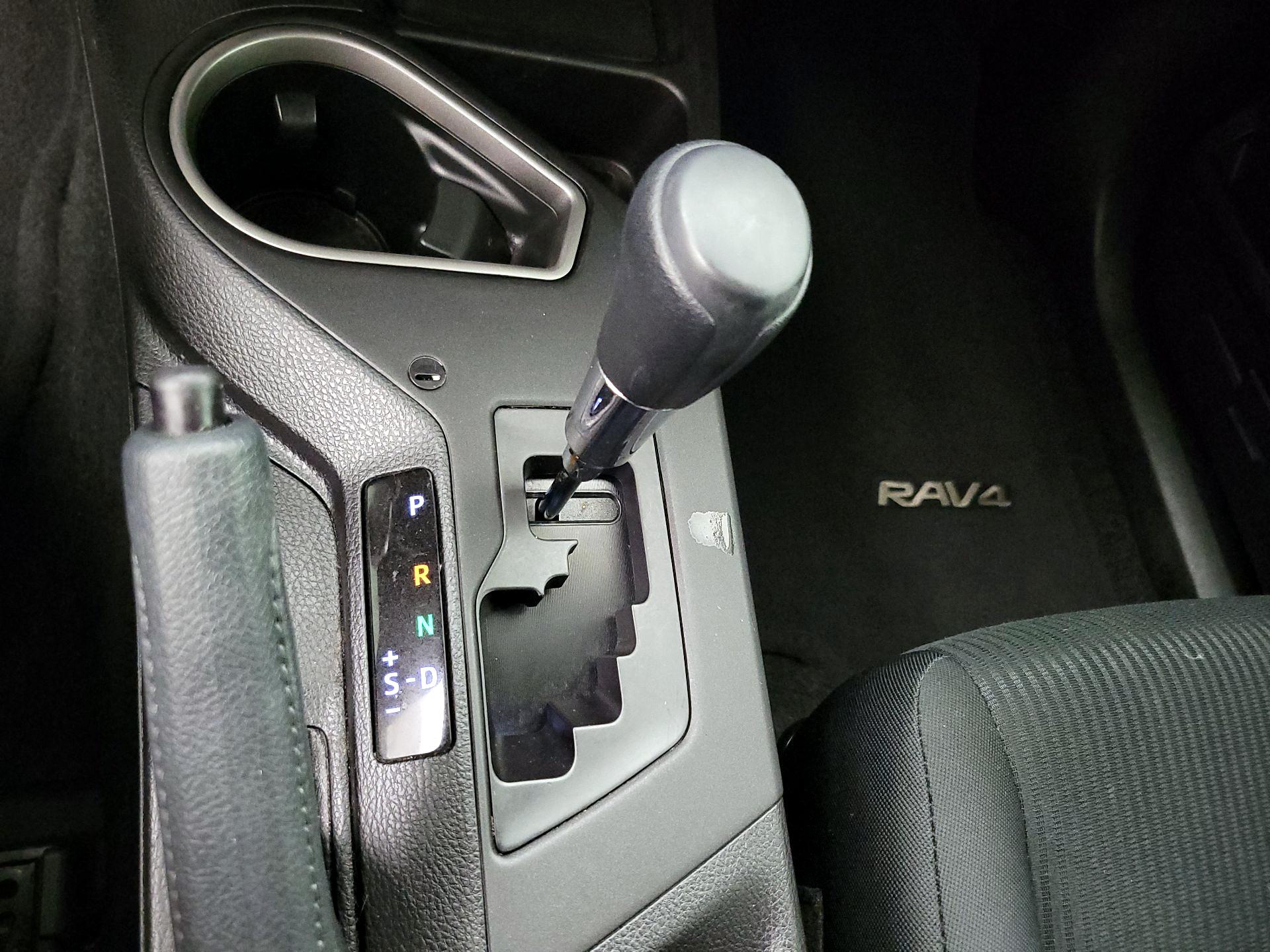 Thumbnail: 2018 Toyota RAV4 - 17