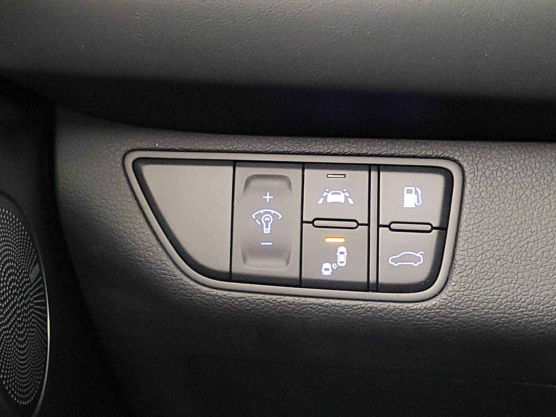 Thumbnail: 2021 Genesis G70 - 13