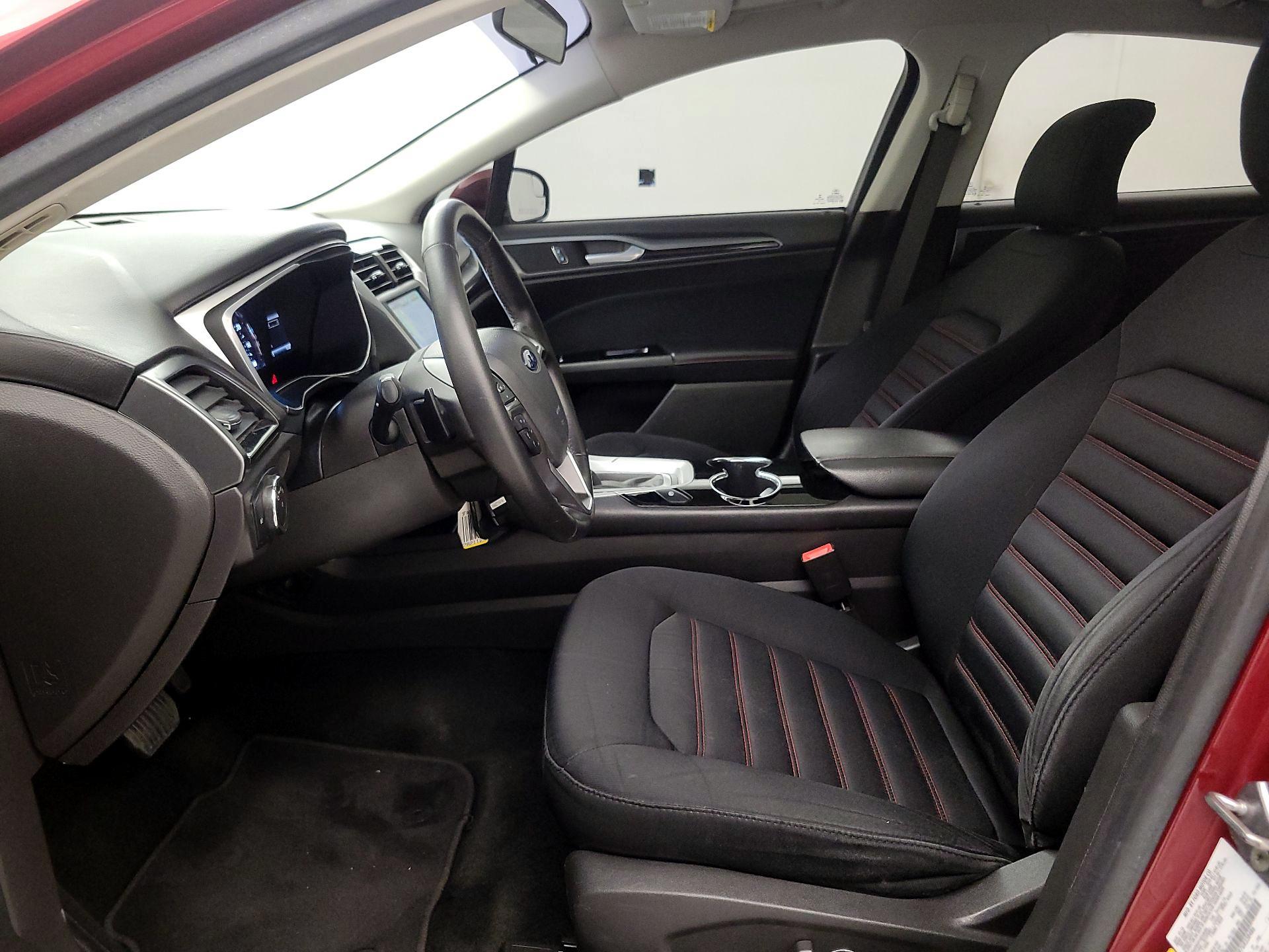 Thumbnail: 2016 Ford Fusion - 11