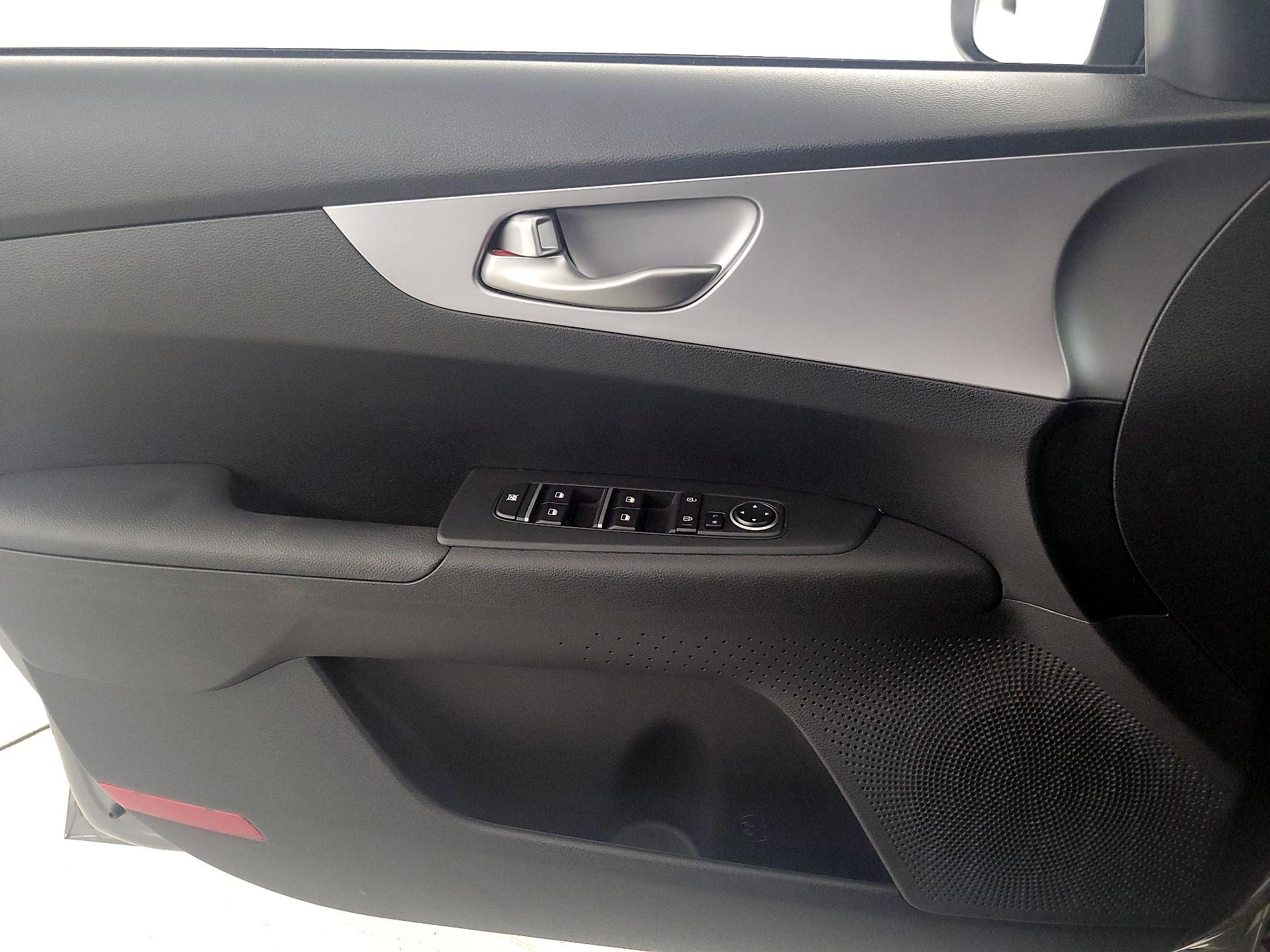 Thumbnail: 2023 Kia Forte - 12