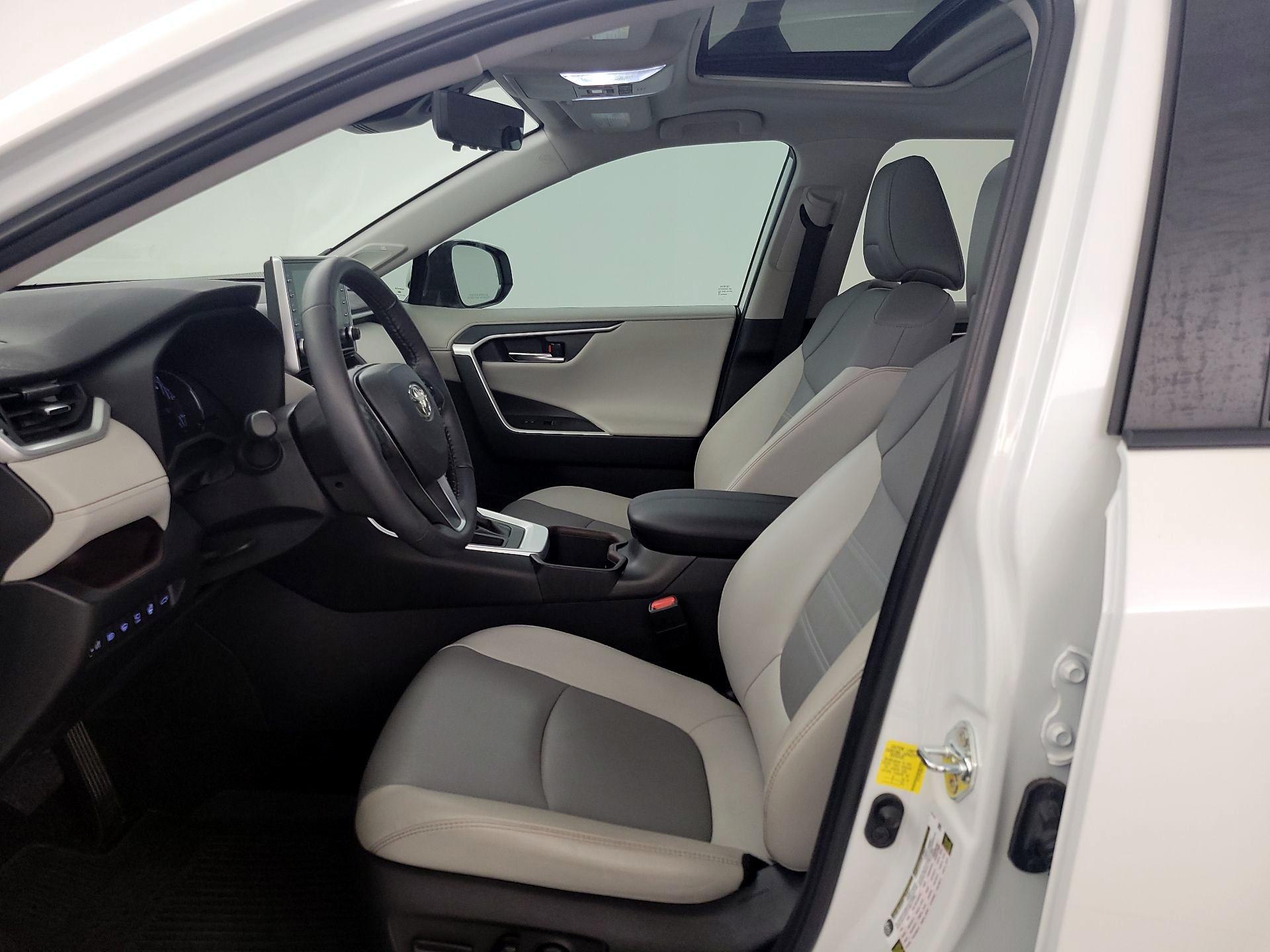 Thumbnail: 2022 Toyota RAV4 - 11