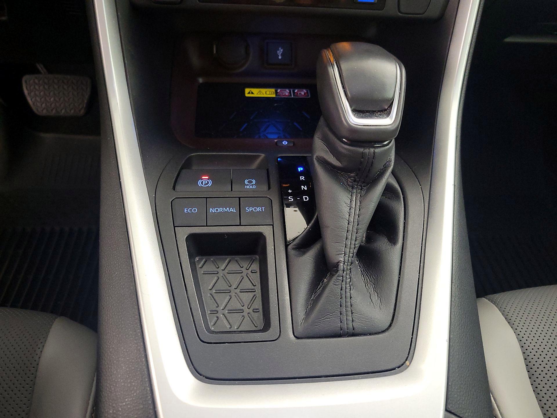 Thumbnail: 2022 Toyota RAV4 - 17