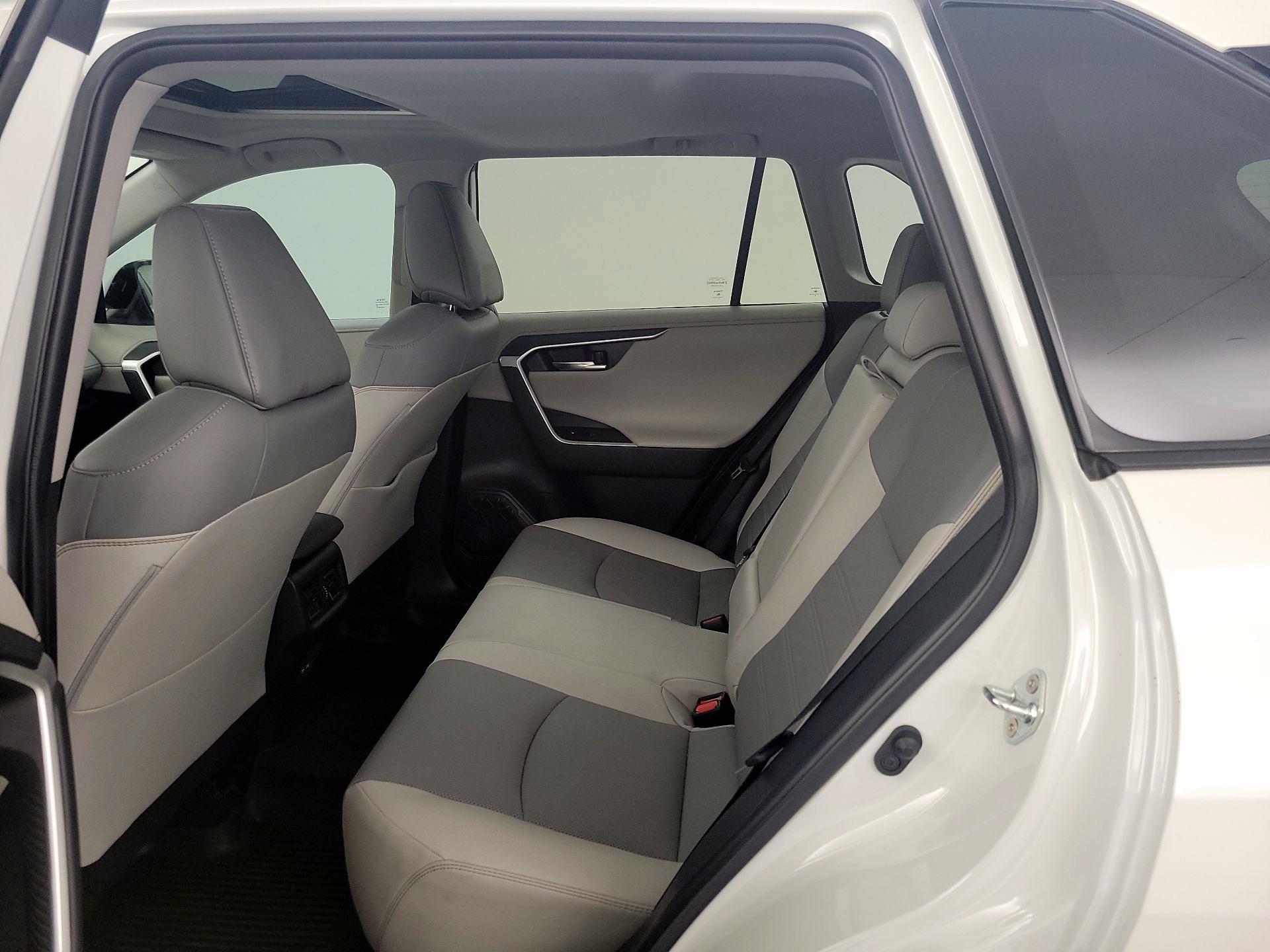 Thumbnail: 2022 Toyota RAV4 - 20