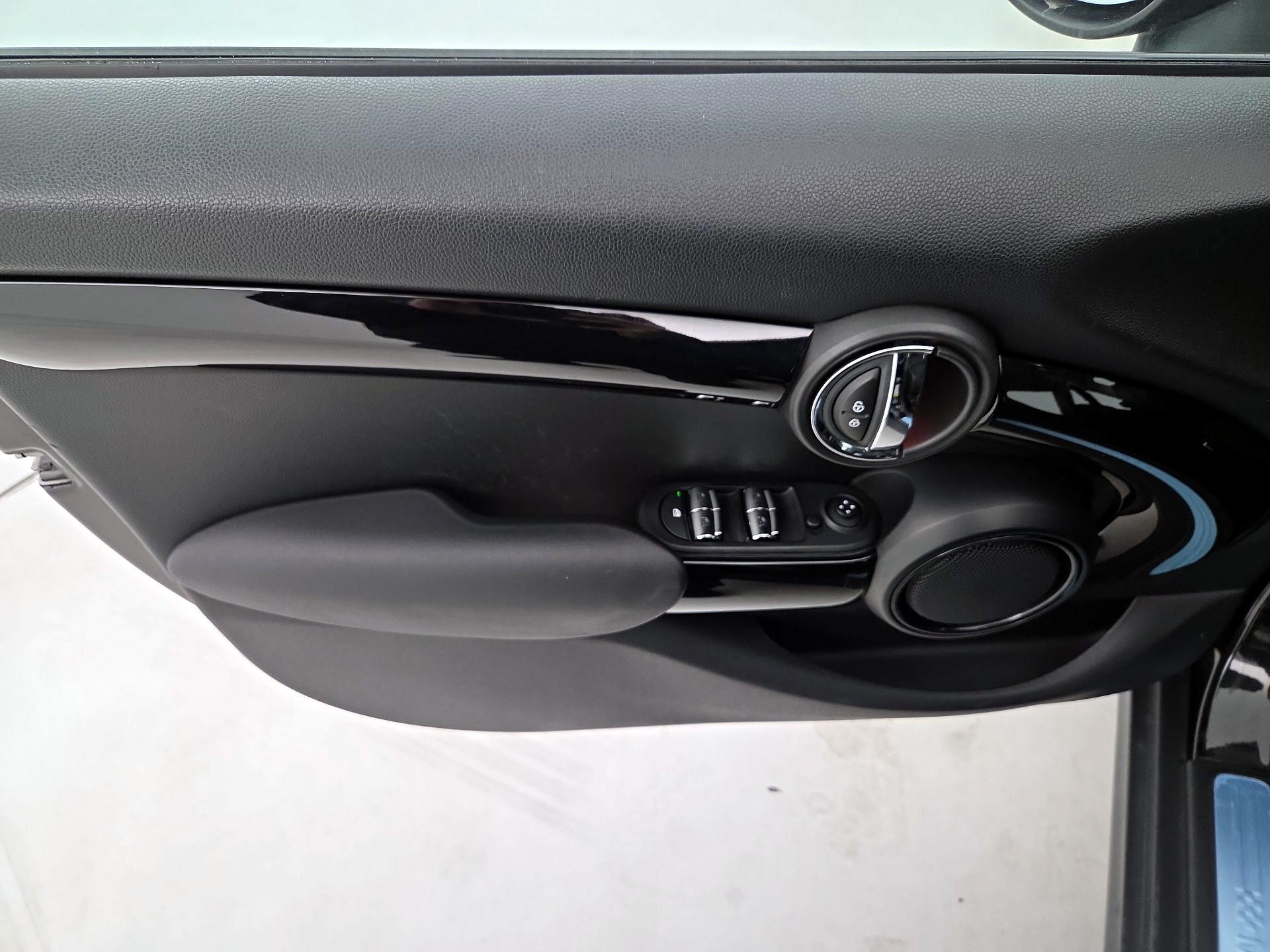 Thumbnail: 2019 MINI Cooper Hardtop - 12