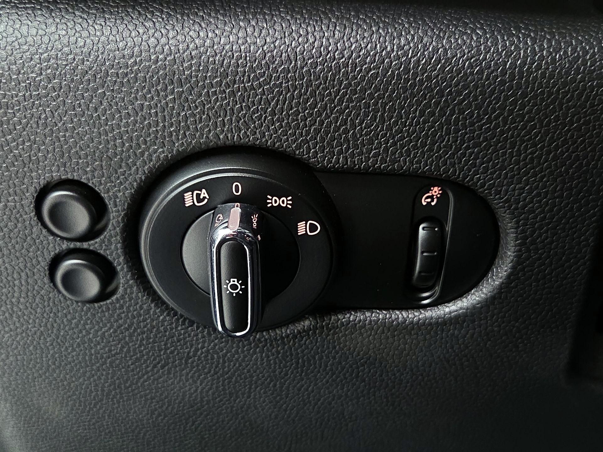 Thumbnail: 2019 MINI Cooper Hardtop - 13