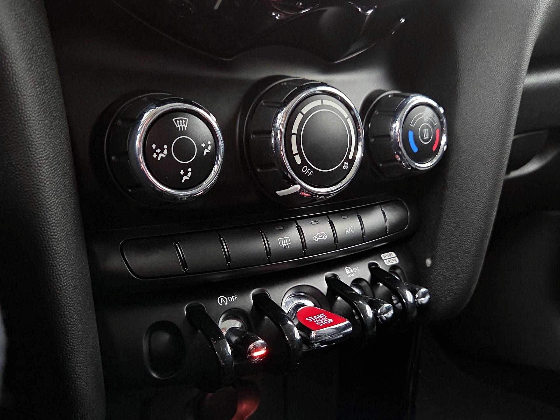 Thumbnail: 2019 MINI Cooper Hardtop - 16