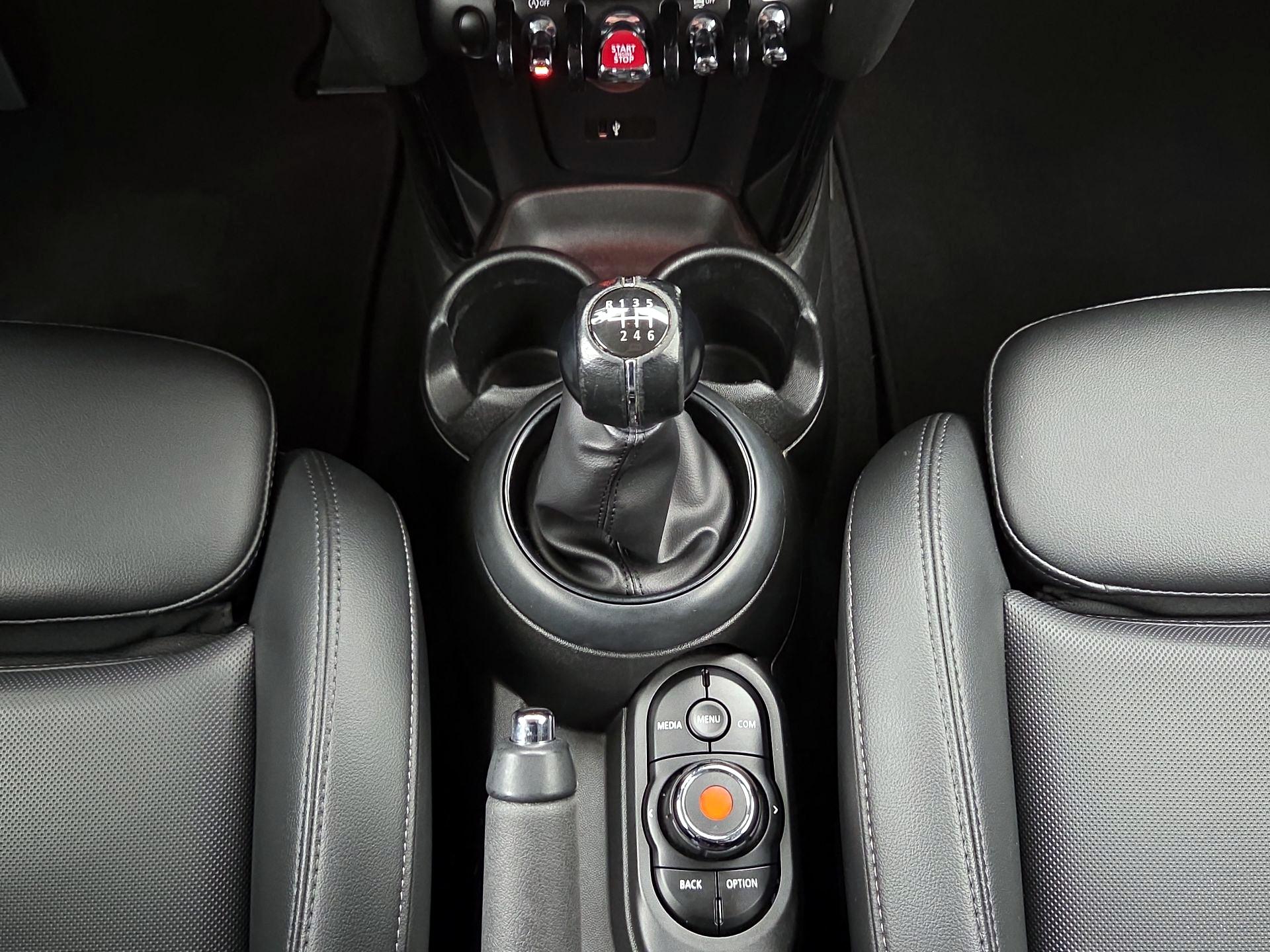 Thumbnail: 2019 MINI Cooper Hardtop - 17