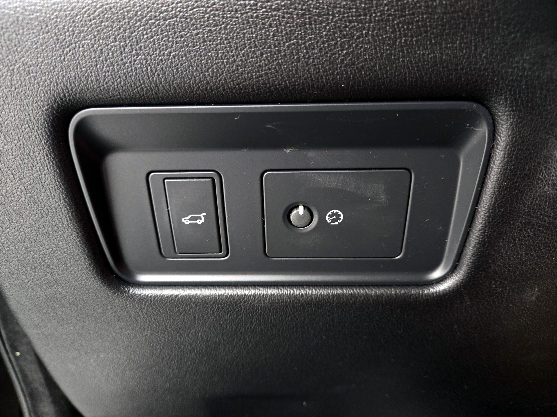 Thumbnail: 2023 Jaguar F-Pace - 13