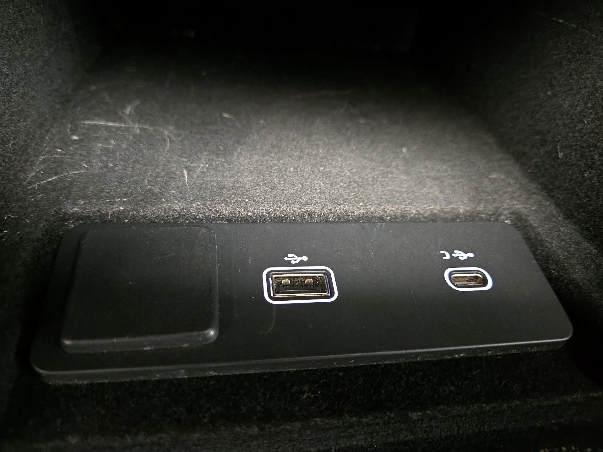 Thumbnail: 2023 Jaguar F-Pace - 19