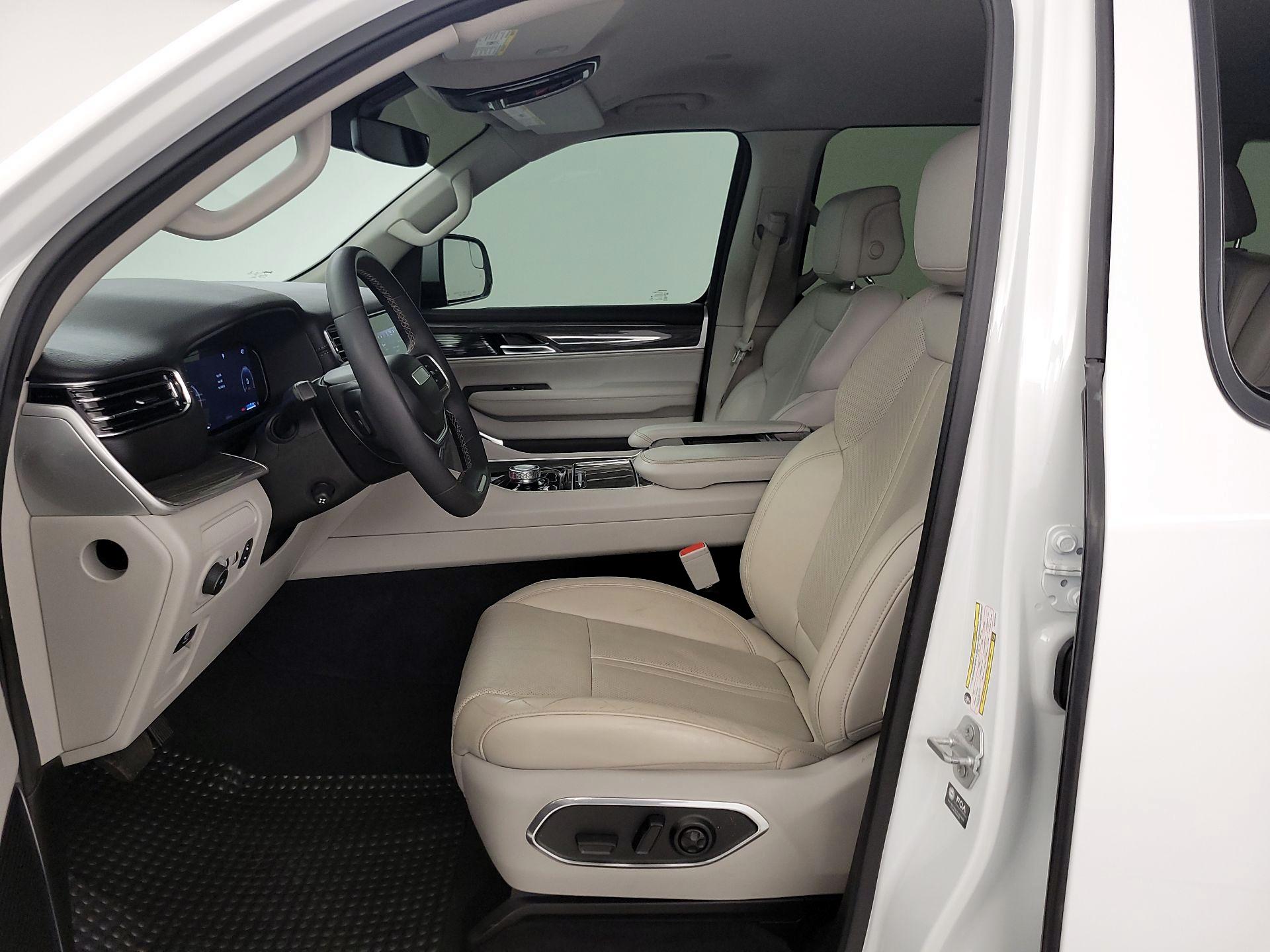 Thumbnail: 2022 Jeep Wagoneer - 11