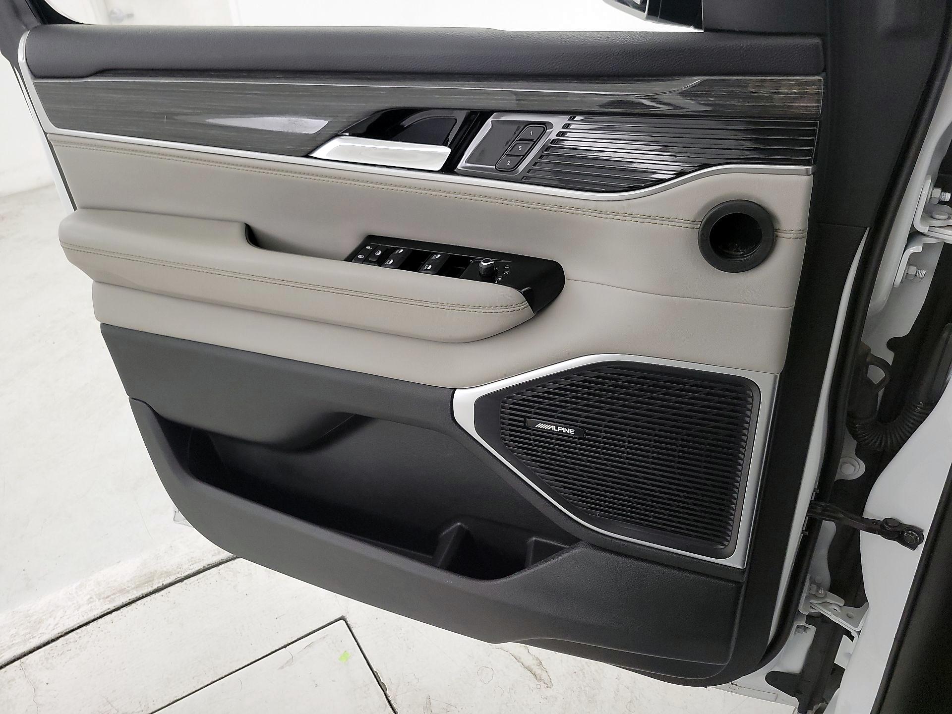 Thumbnail: 2022 Jeep Wagoneer - 12