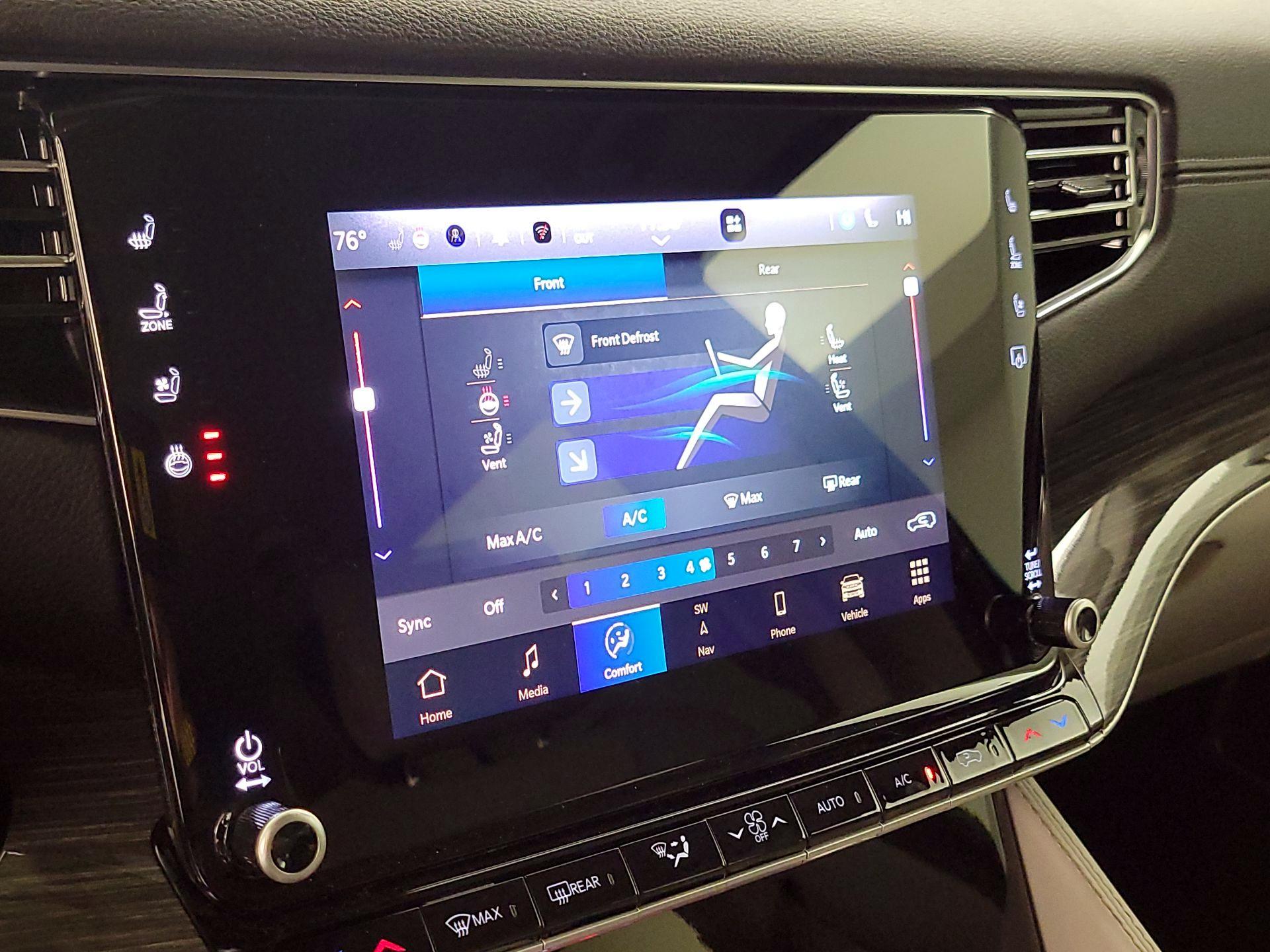 Thumbnail: 2022 Jeep Wagoneer - 17