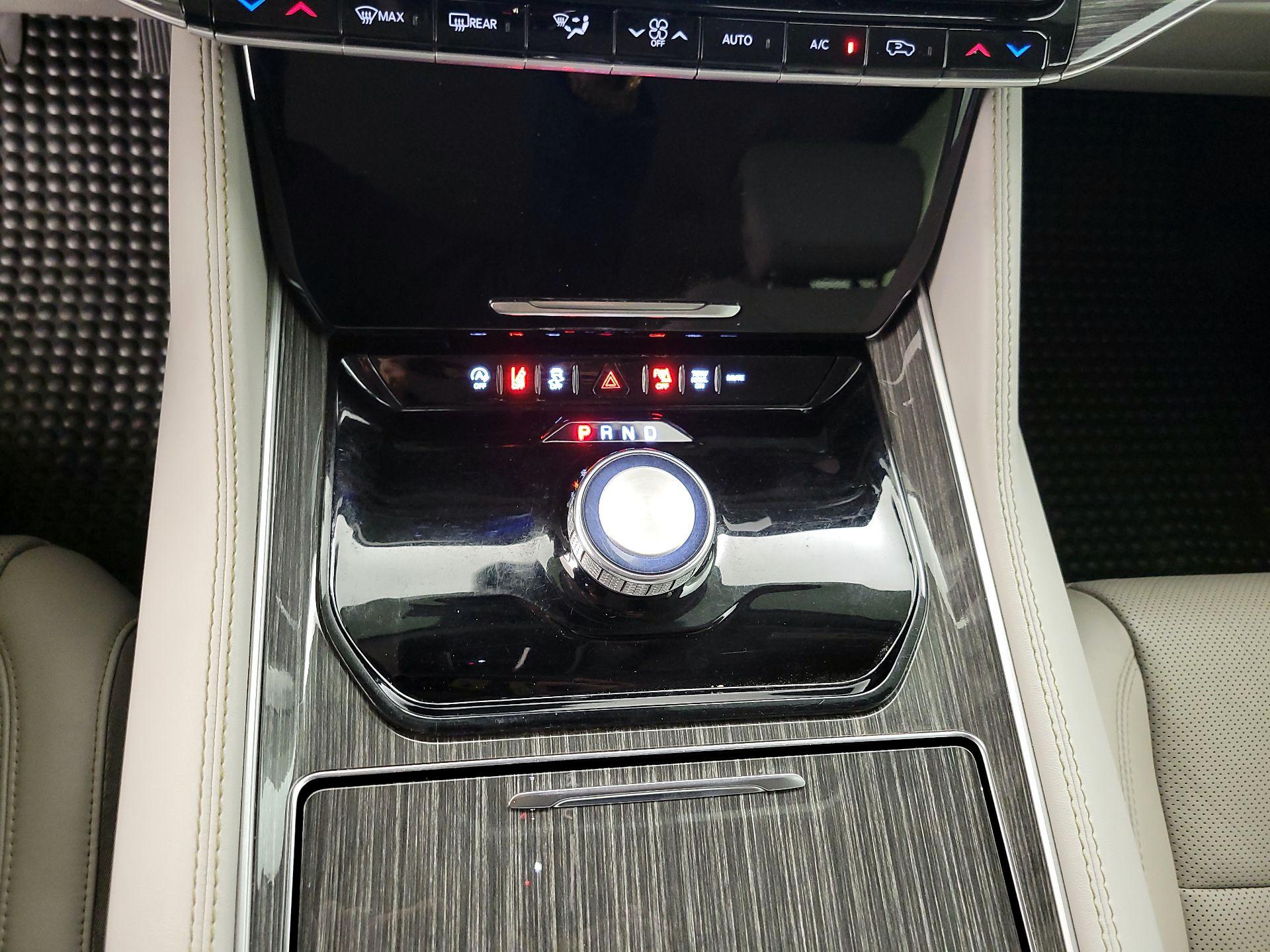 Thumbnail: 2022 Jeep Wagoneer - 18