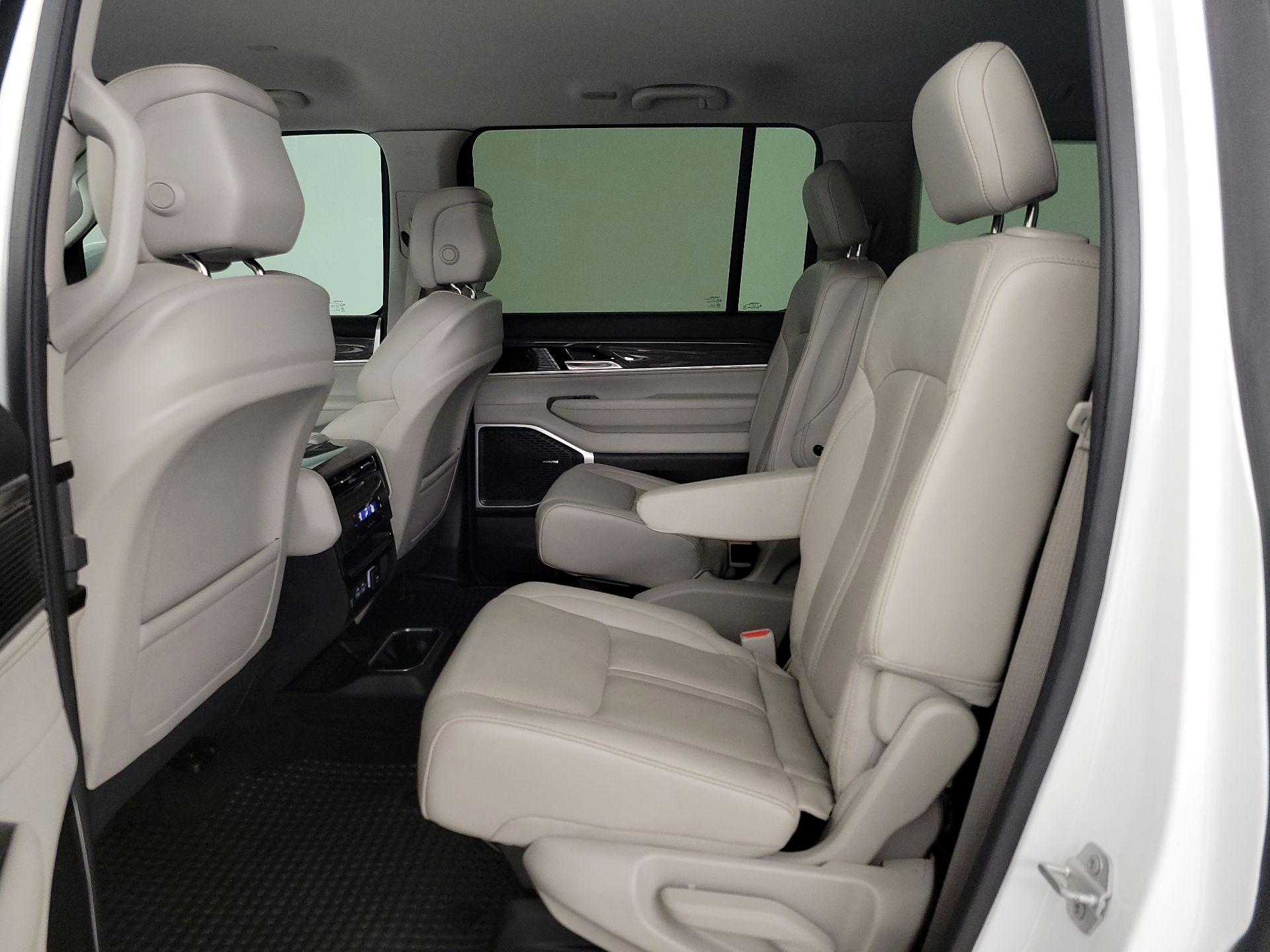 Thumbnail: 2022 Jeep Wagoneer - 20