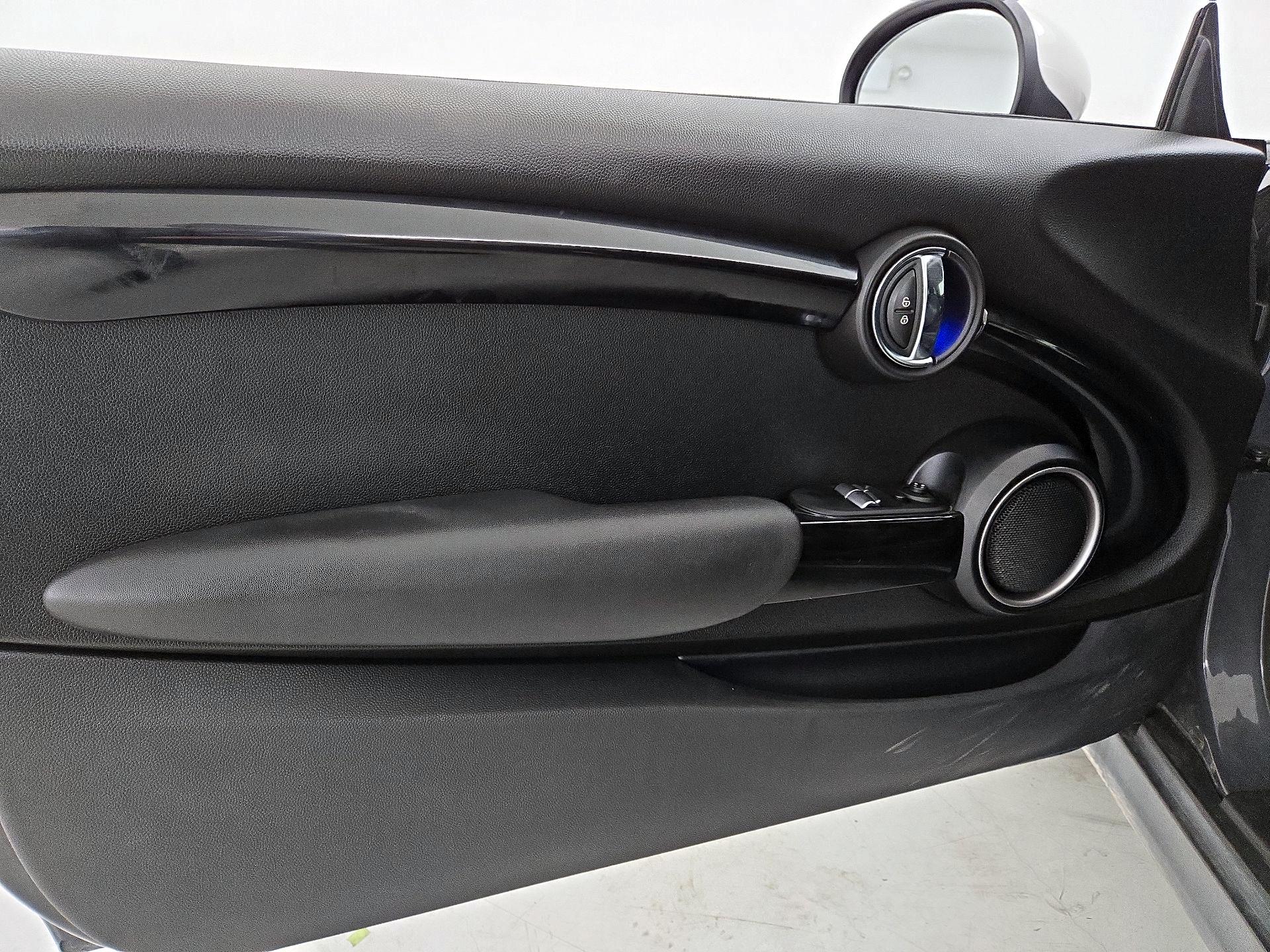 Thumbnail: 2015 MINI Cooper Hardtop - 12