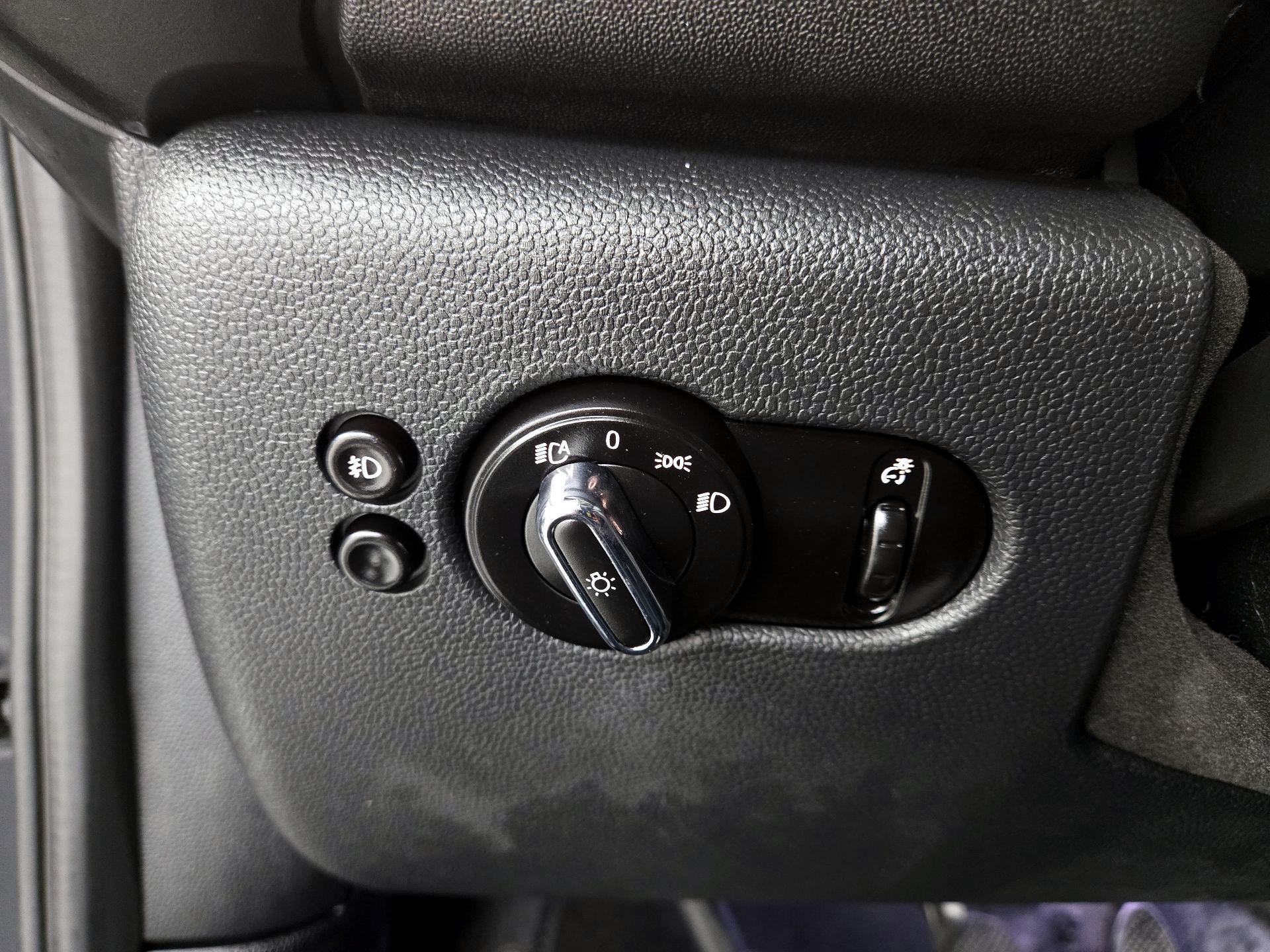 Thumbnail: 2015 MINI Cooper Hardtop - 13