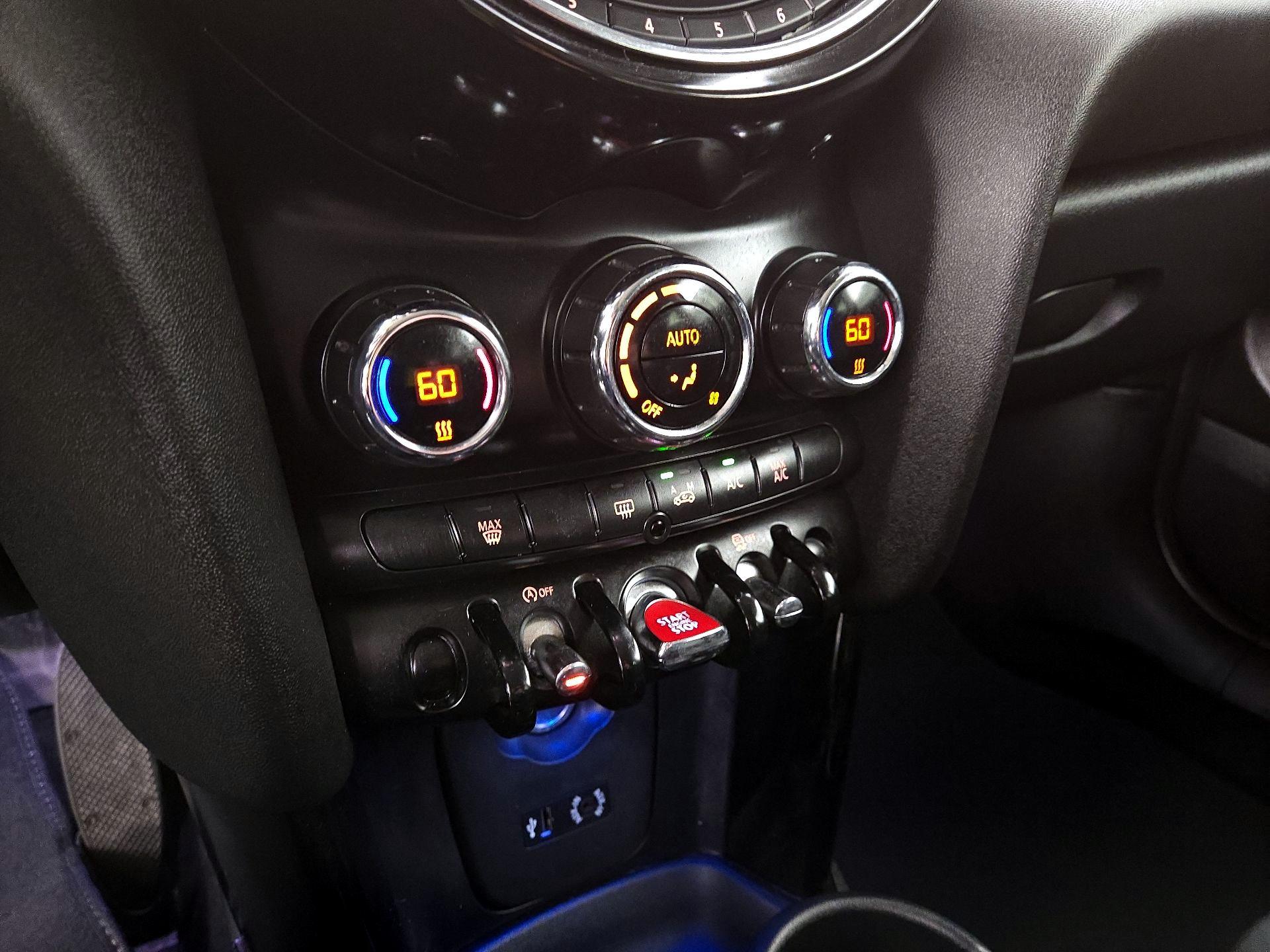 Thumbnail: 2015 MINI Cooper Hardtop - 15