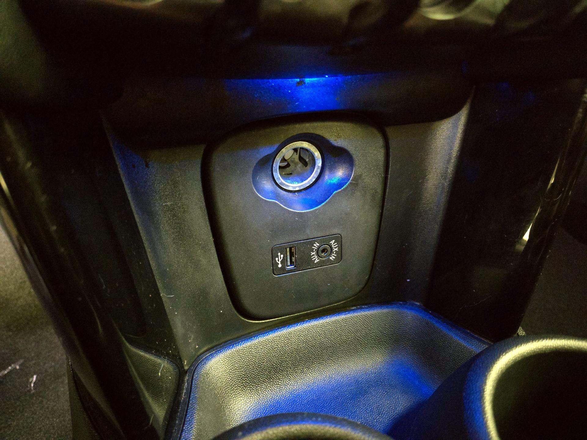 Thumbnail: 2015 MINI Cooper Hardtop - 17