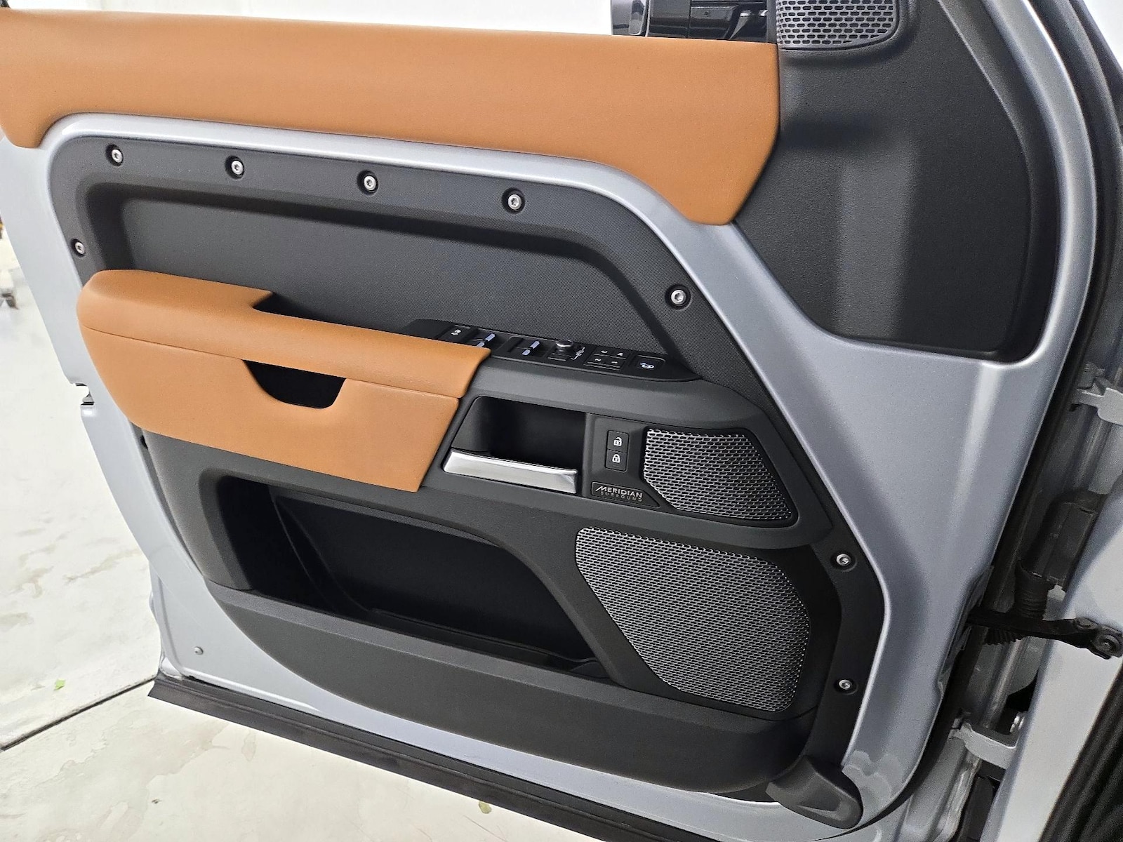2023 Land Rover Defender X - Photo 13