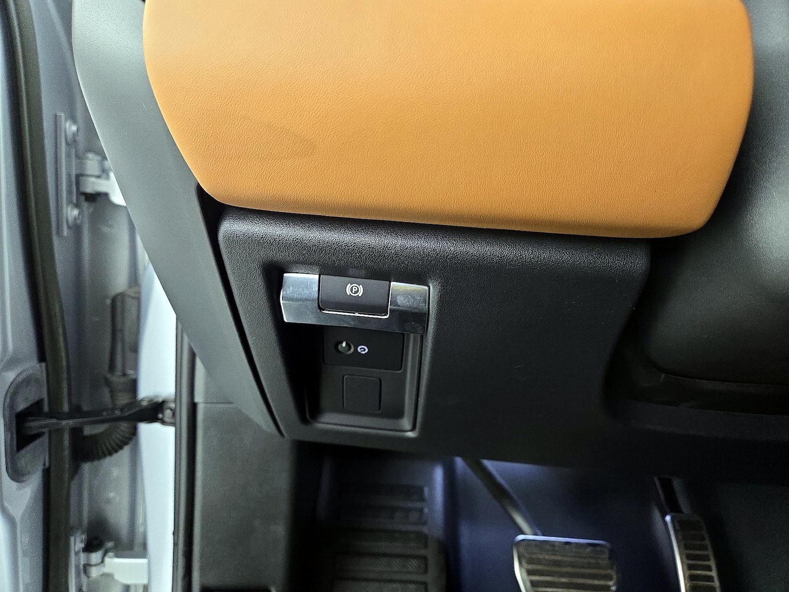 2023 Land Rover Defender X - Photo 14