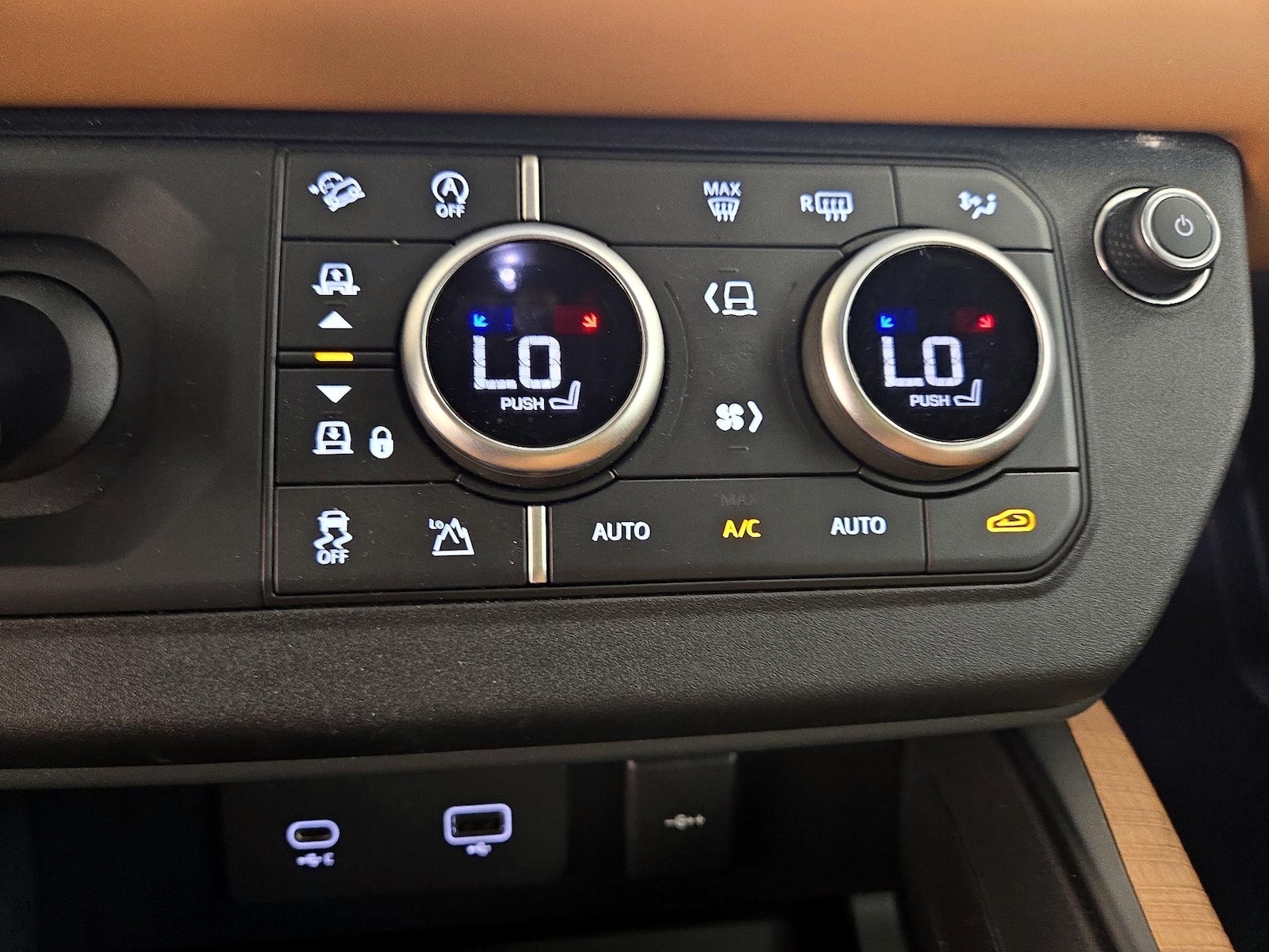 2023 Land Rover Defender X - Photo 18