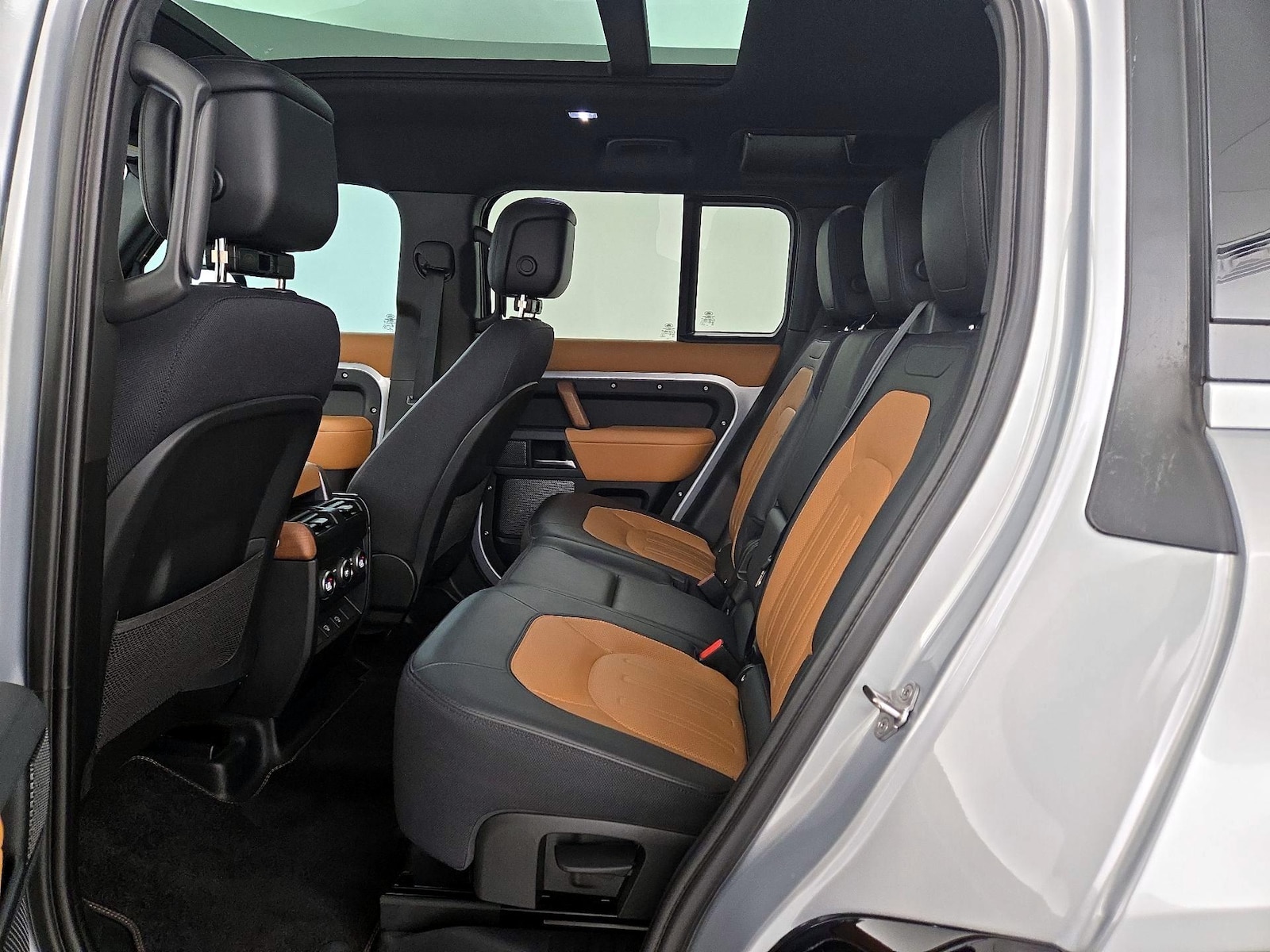 2023 Land Rover Defender X - Photo 22