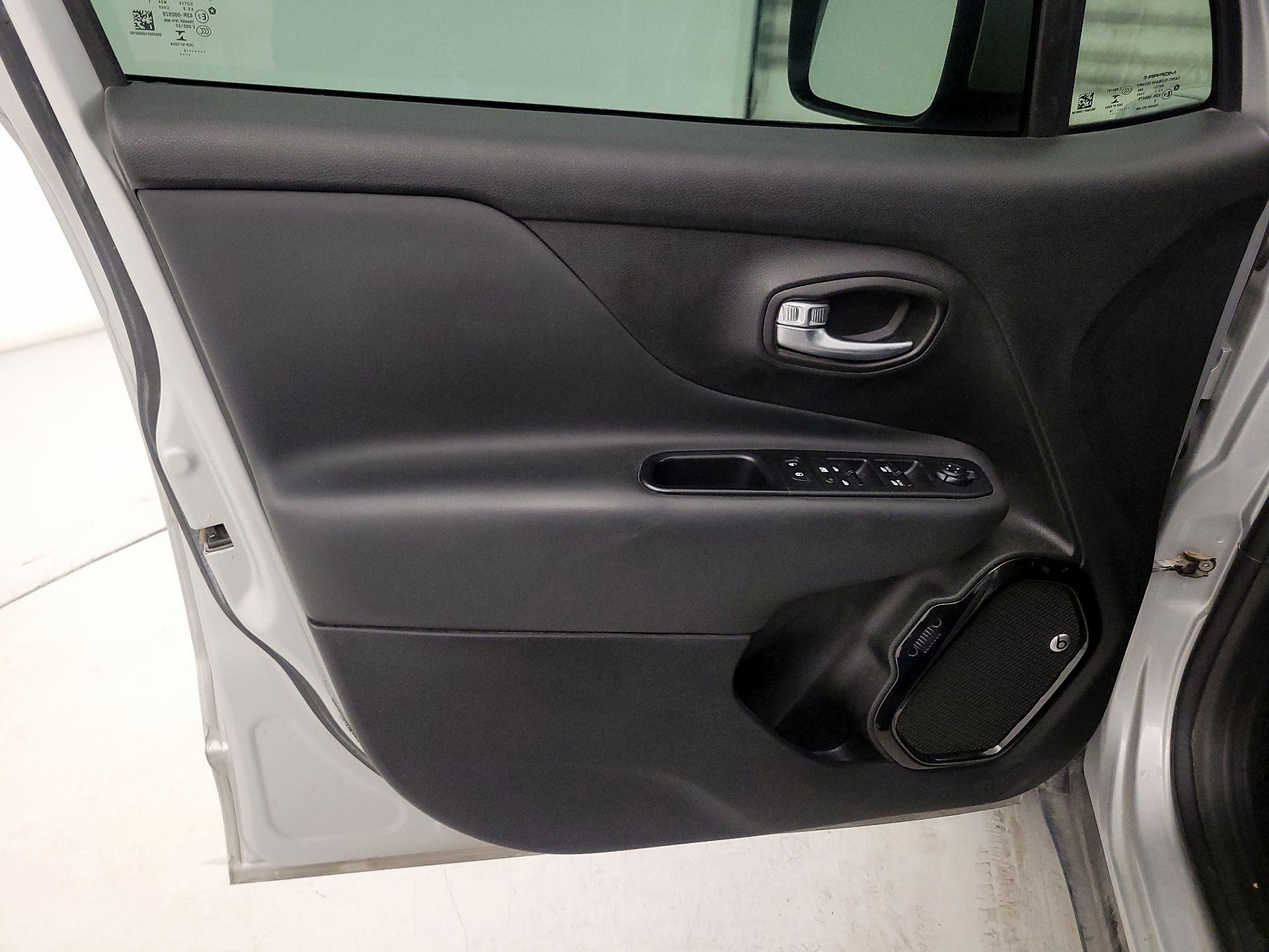 Thumbnail: 2018 Jeep Renegade - 12