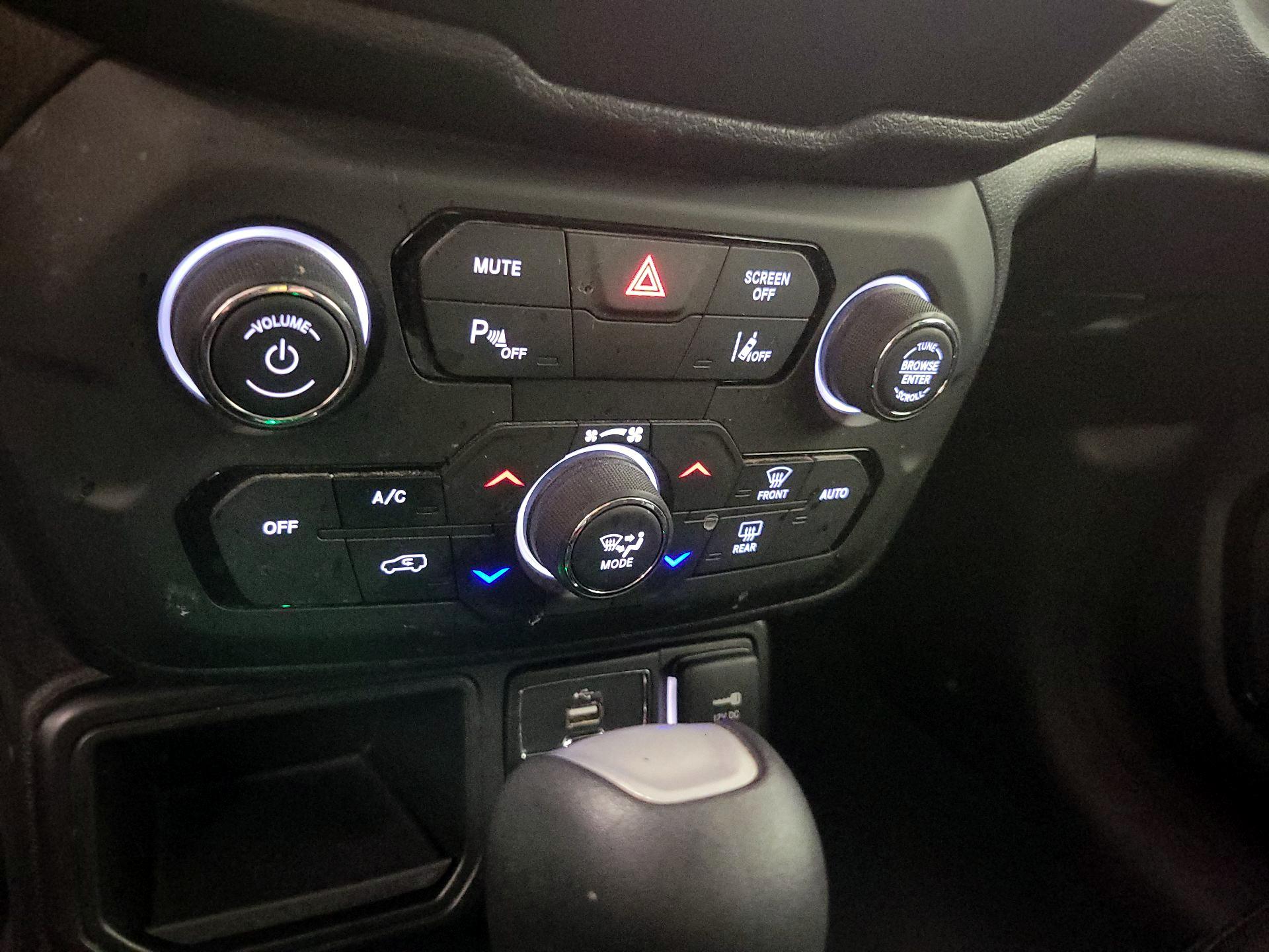 Thumbnail: 2018 Jeep Renegade - 16