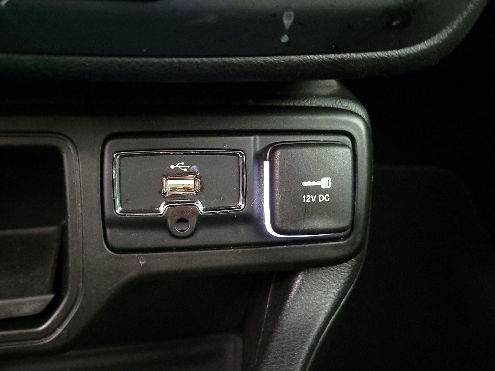 Thumbnail: 2018 Jeep Renegade - 18