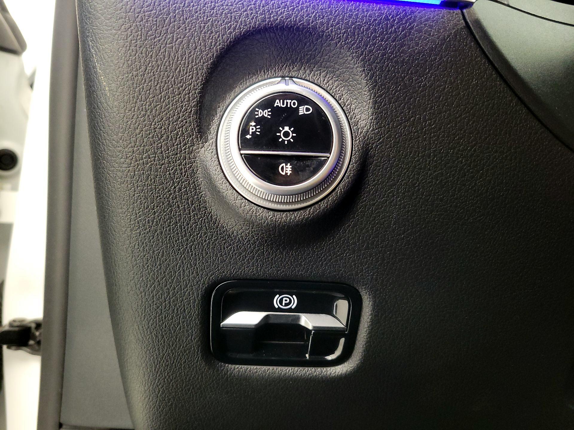 Thumbnail: 2023 Mercedes-Benz C-Class - 13