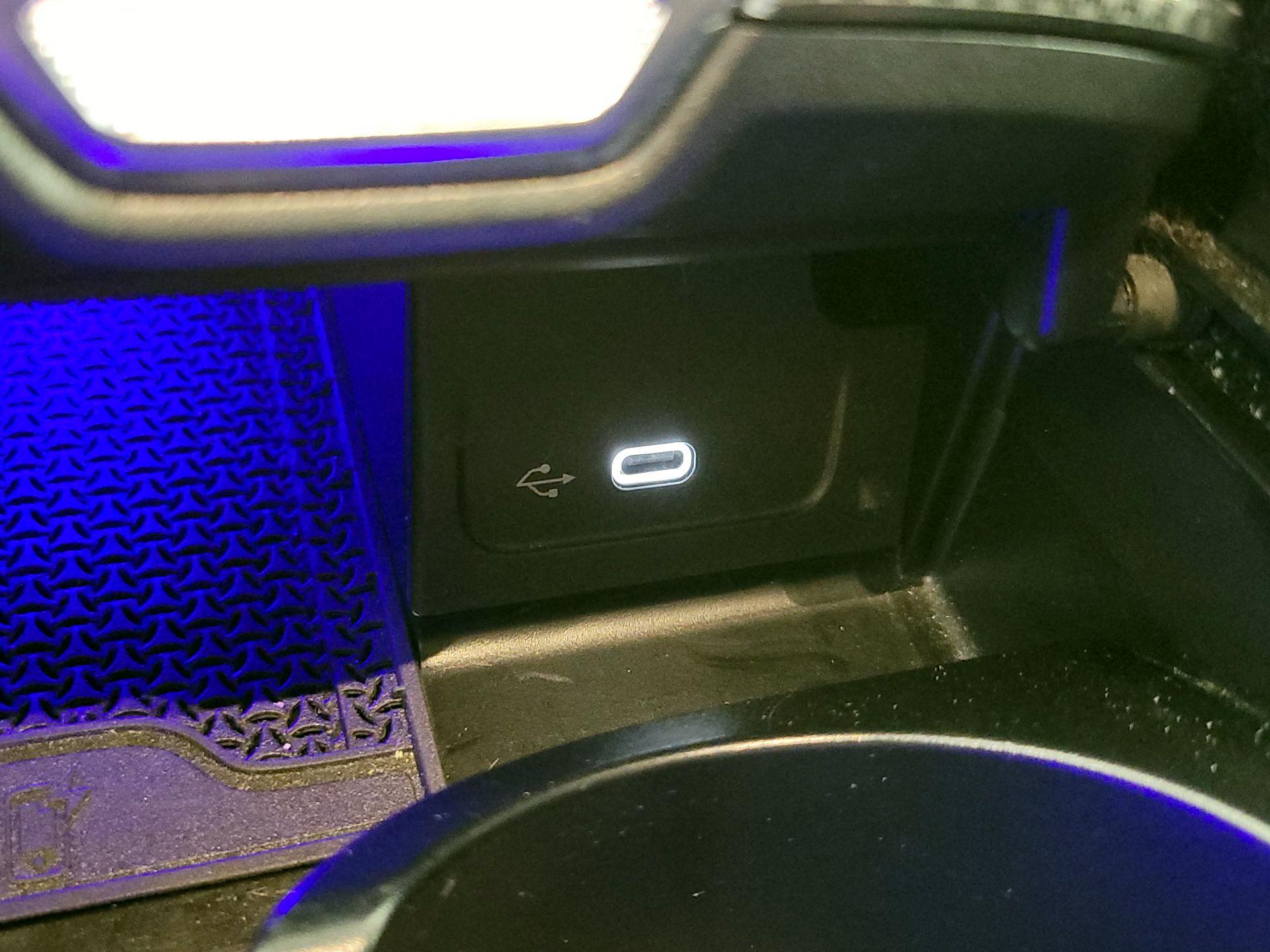 Thumbnail: 2023 Mercedes-Benz C-Class - 18