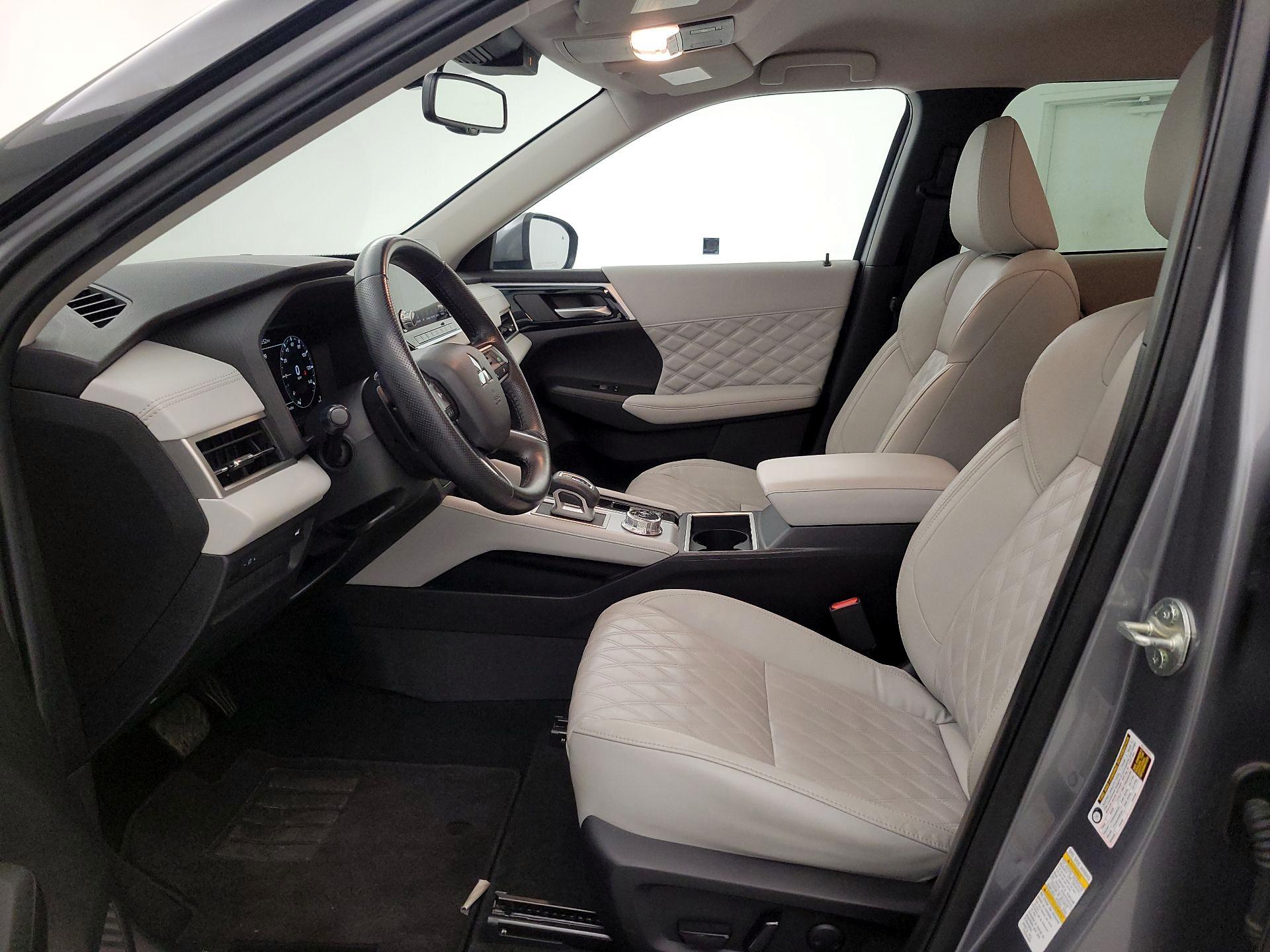 Thumbnail: 2022 Mitsubishi Outlander - 11