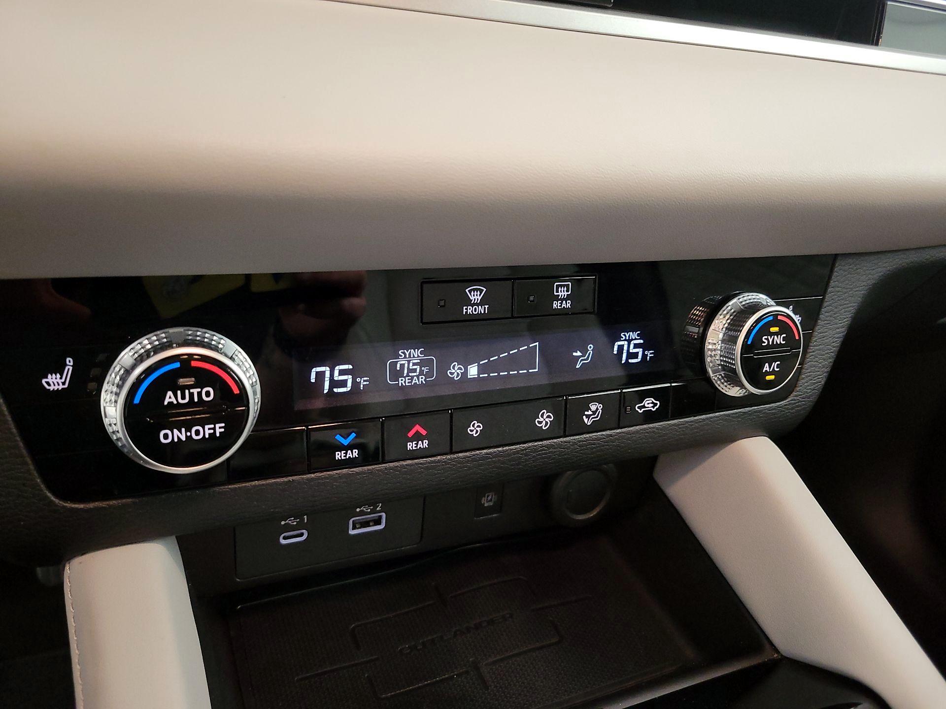 Thumbnail: 2022 Mitsubishi Outlander - 17