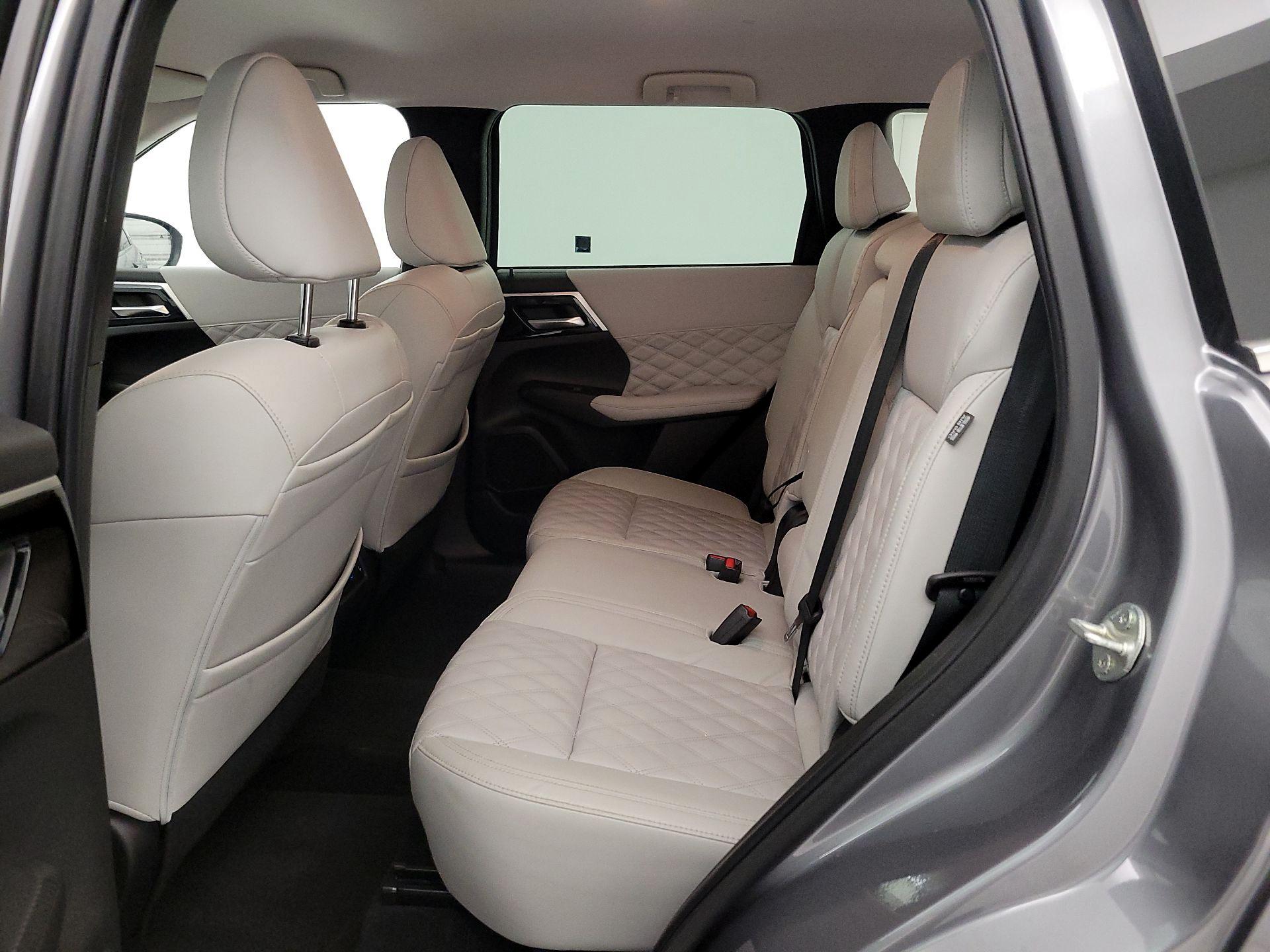 Thumbnail: 2022 Mitsubishi Outlander - 20