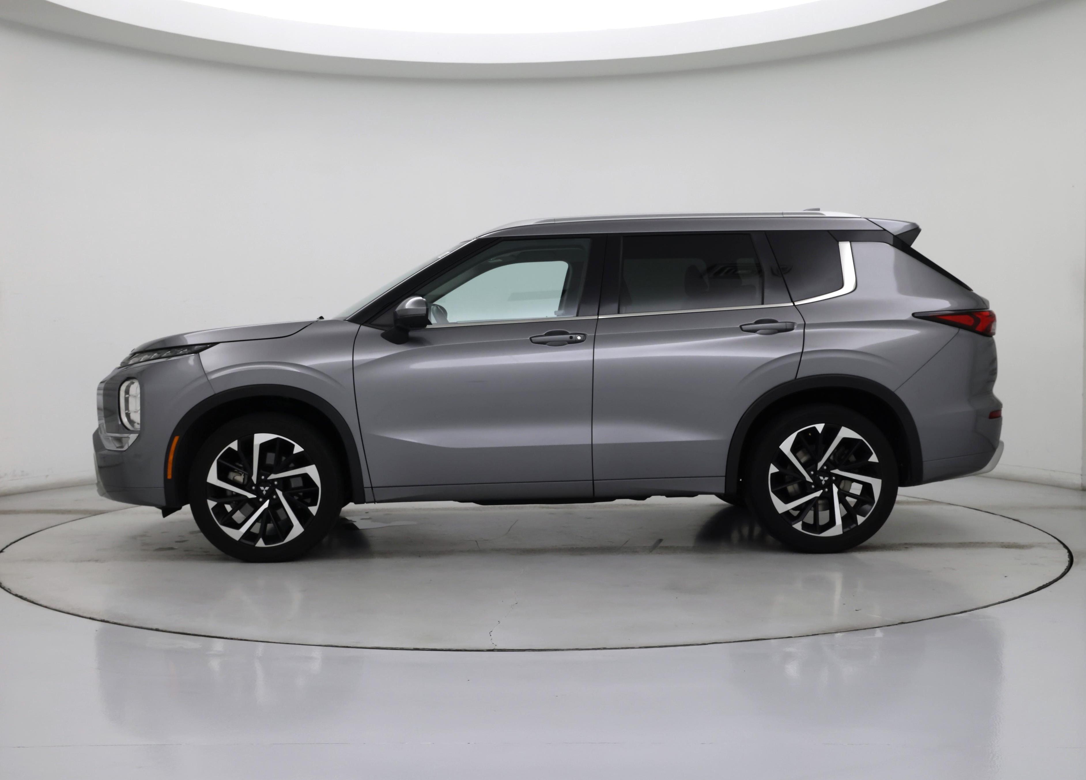 Thumbnail: 2022 Mitsubishi Outlander - 3