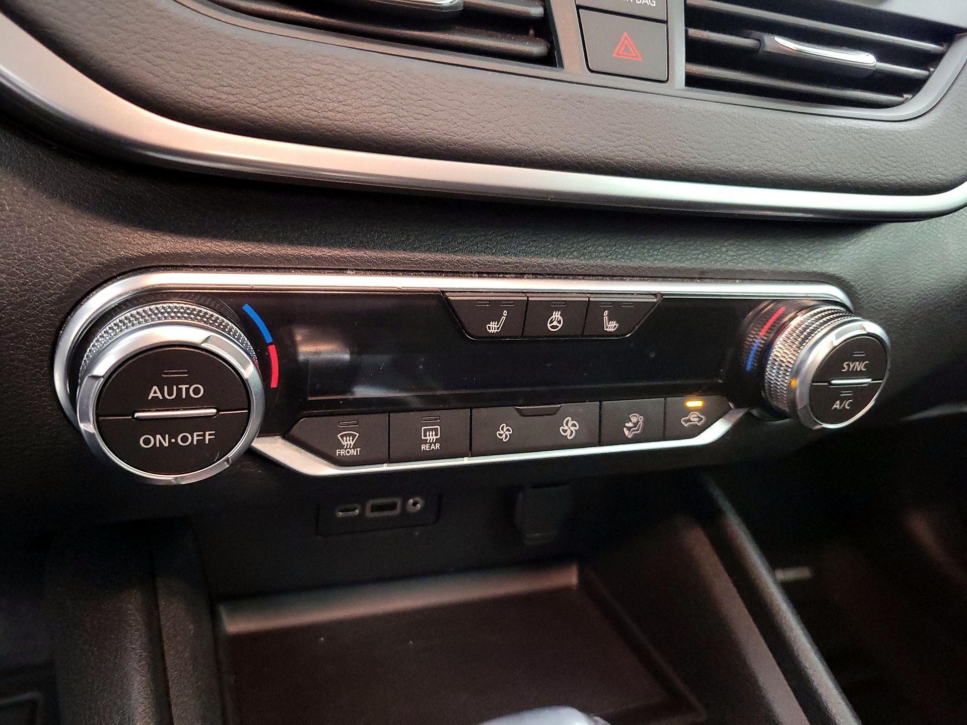 Thumbnail: 2019 Nissan Altima - 16