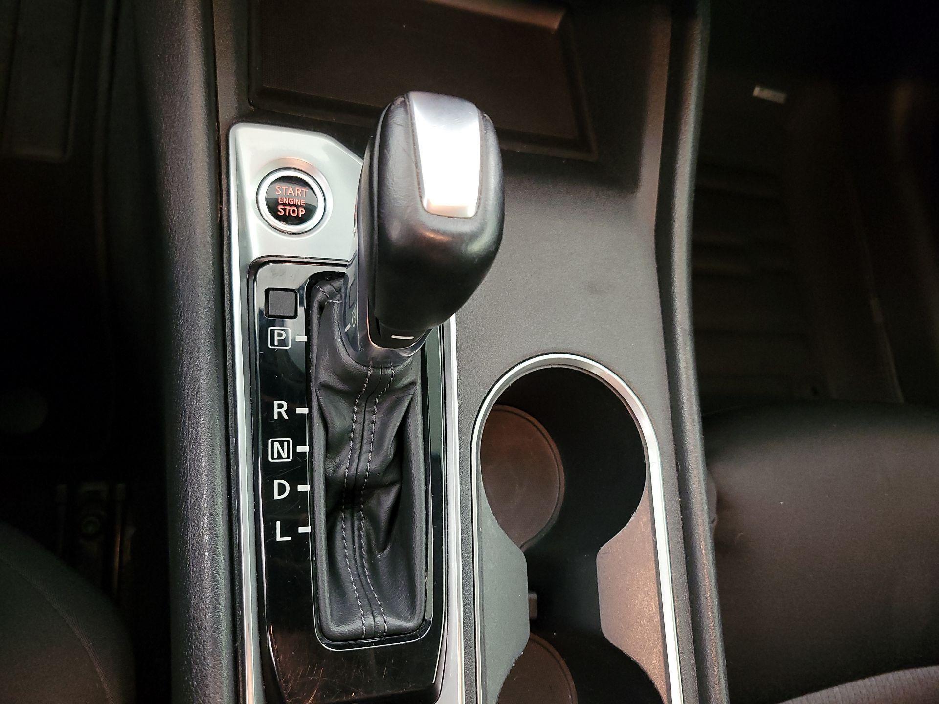 Thumbnail: 2019 Nissan Altima - 17