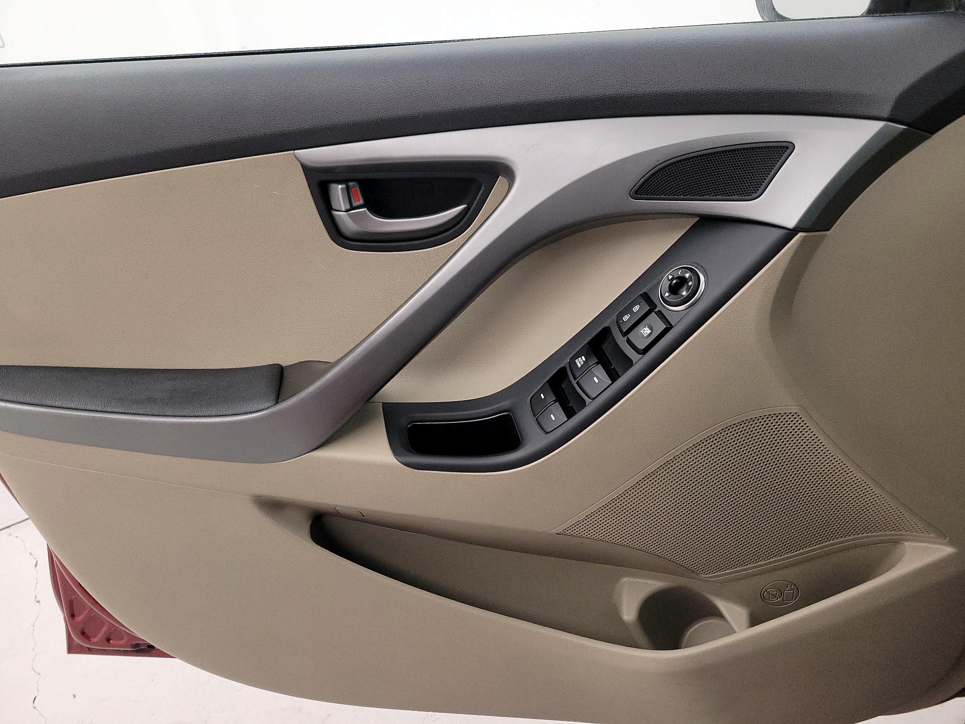 Thumbnail: 2016 Hyundai Elantra - 12