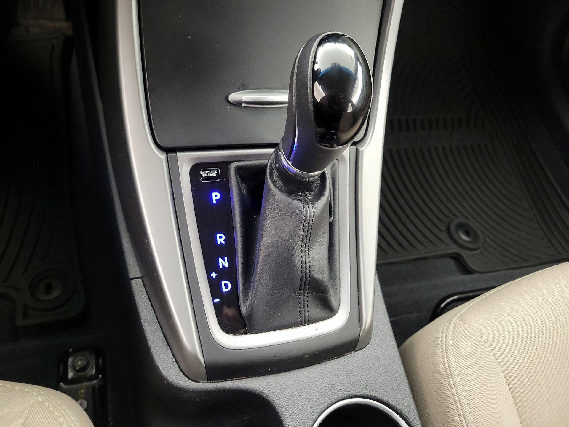 Thumbnail: 2016 Hyundai Elantra - 16