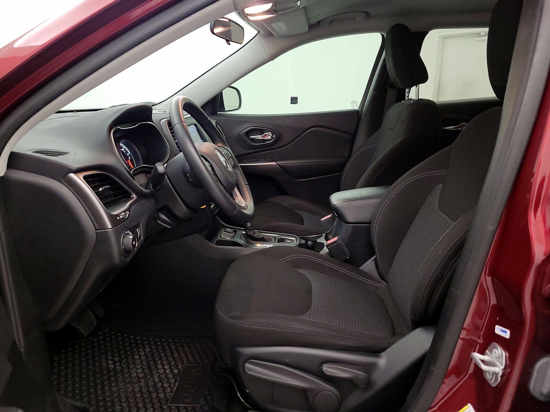 Thumbnail: 2019 Jeep Cherokee - 11