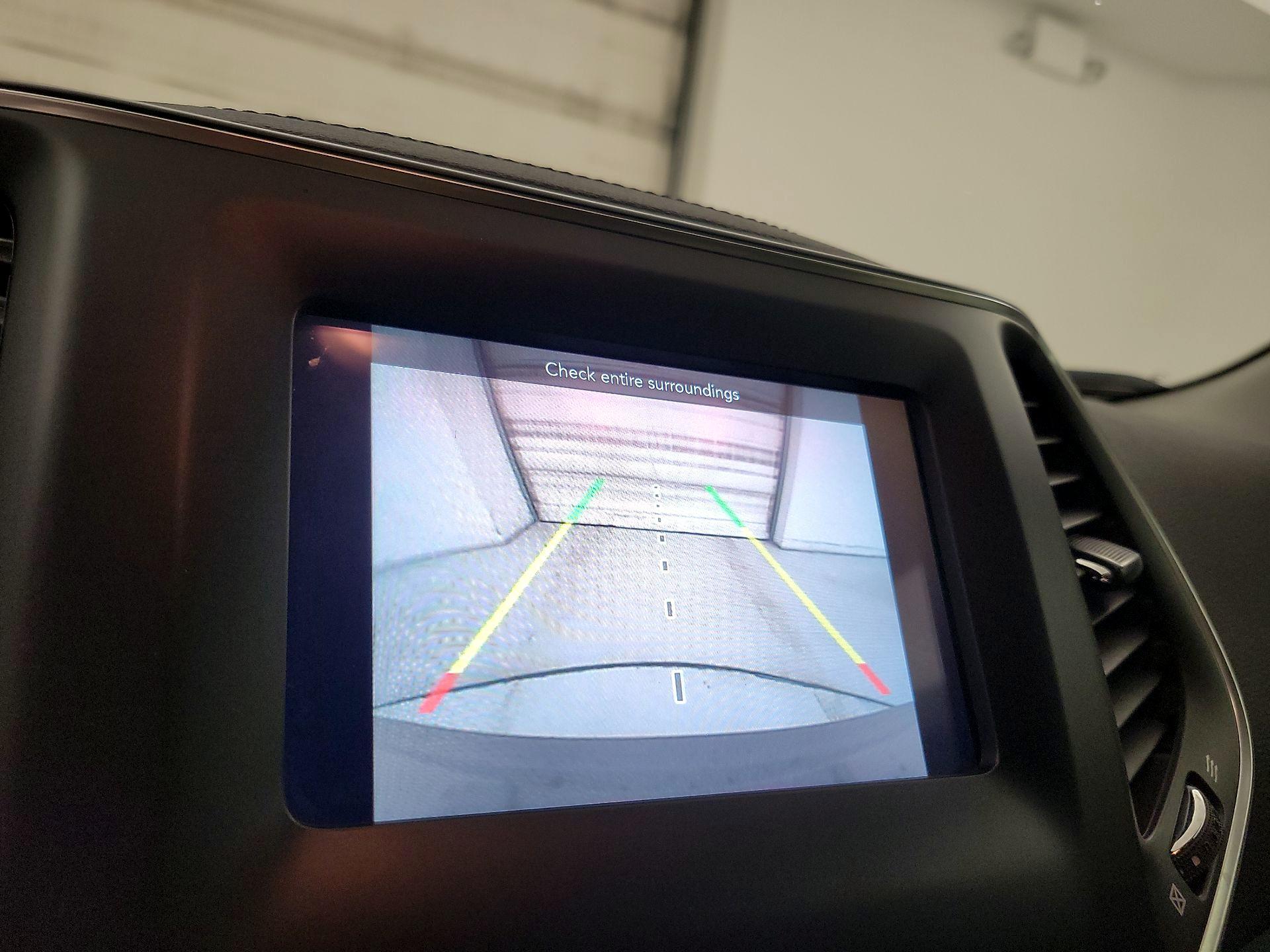 Thumbnail: 2019 Jeep Cherokee - 14