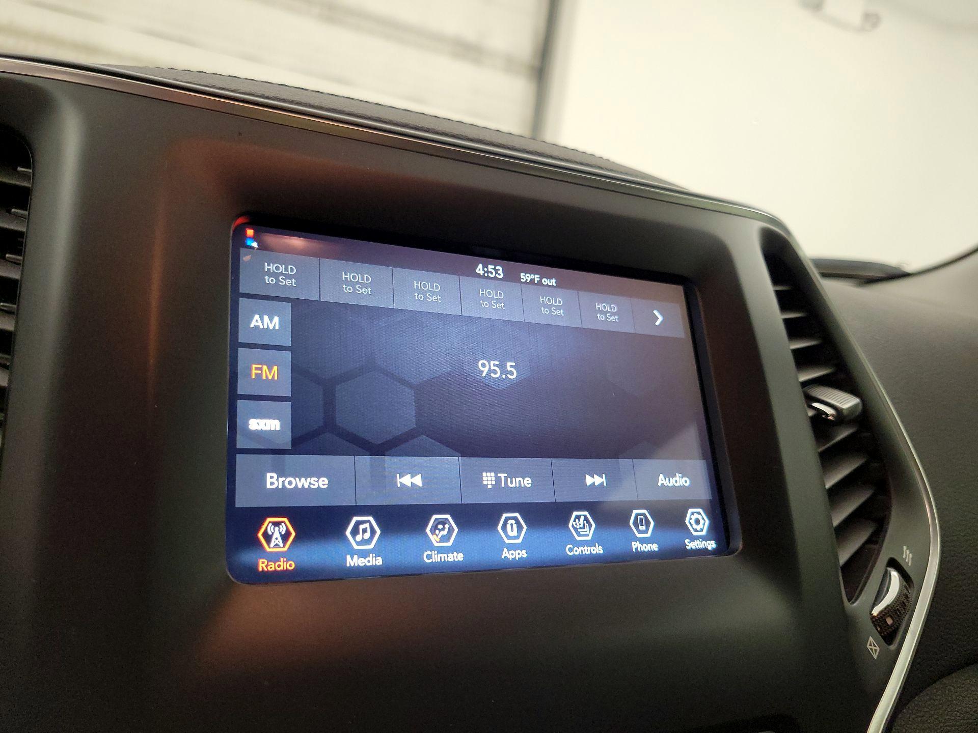 Thumbnail: 2019 Jeep Cherokee - 15