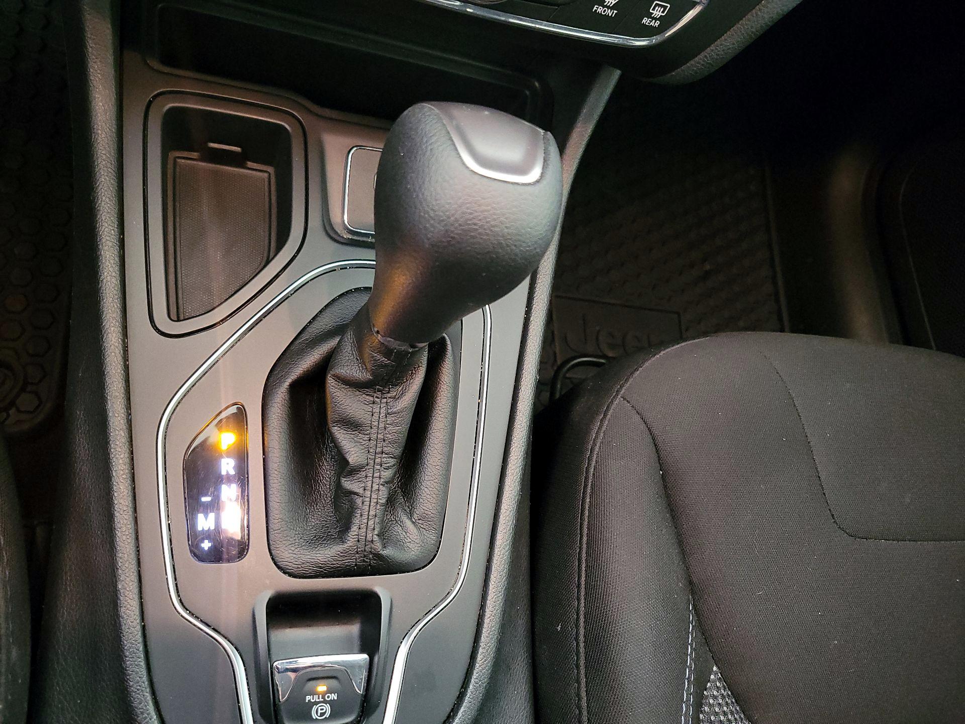 Thumbnail: 2019 Jeep Cherokee - 17