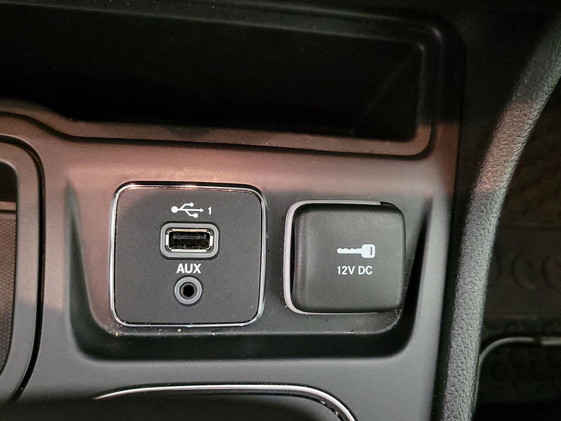 Thumbnail: 2019 Jeep Cherokee - 18