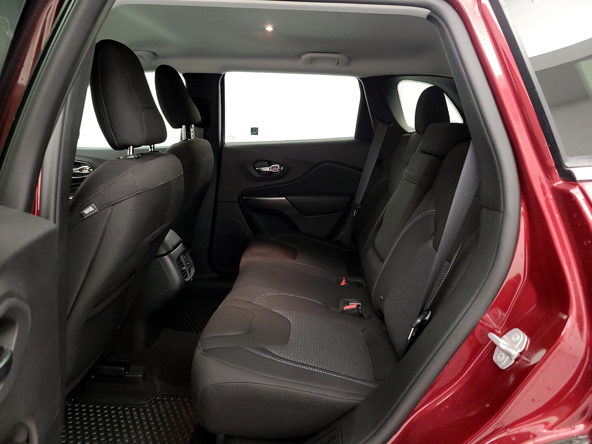 Thumbnail: 2019 Jeep Cherokee - 19