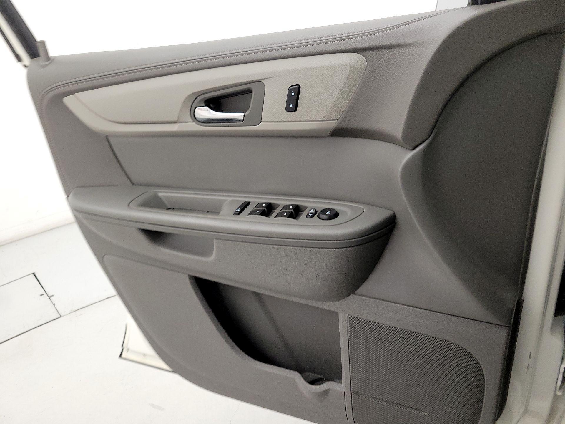 Thumbnail: 2014 Chevrolet Traverse - 12