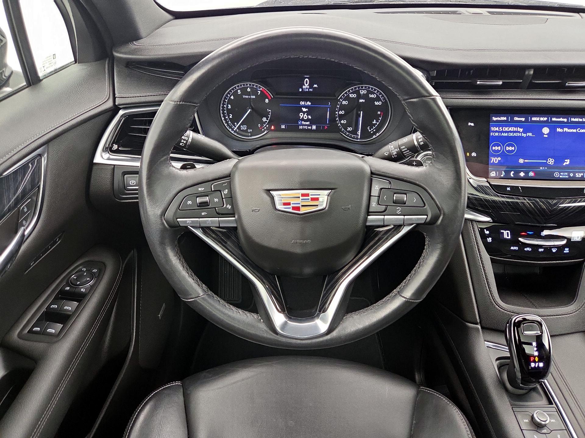 Thumbnail: 2022 Cadillac XT6 - 10