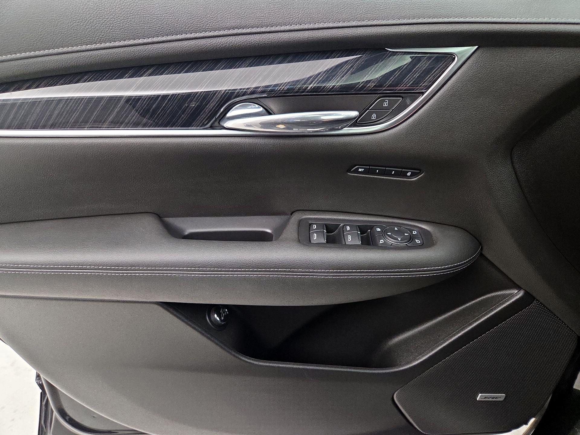 Thumbnail: 2022 Cadillac XT6 - 12