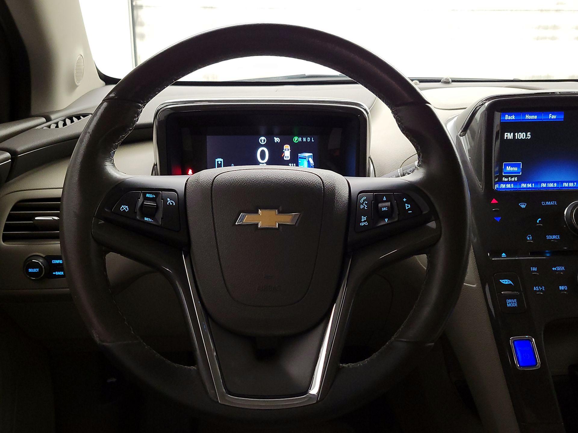 Thumbnail: 2015 Chevrolet Volt - 10
