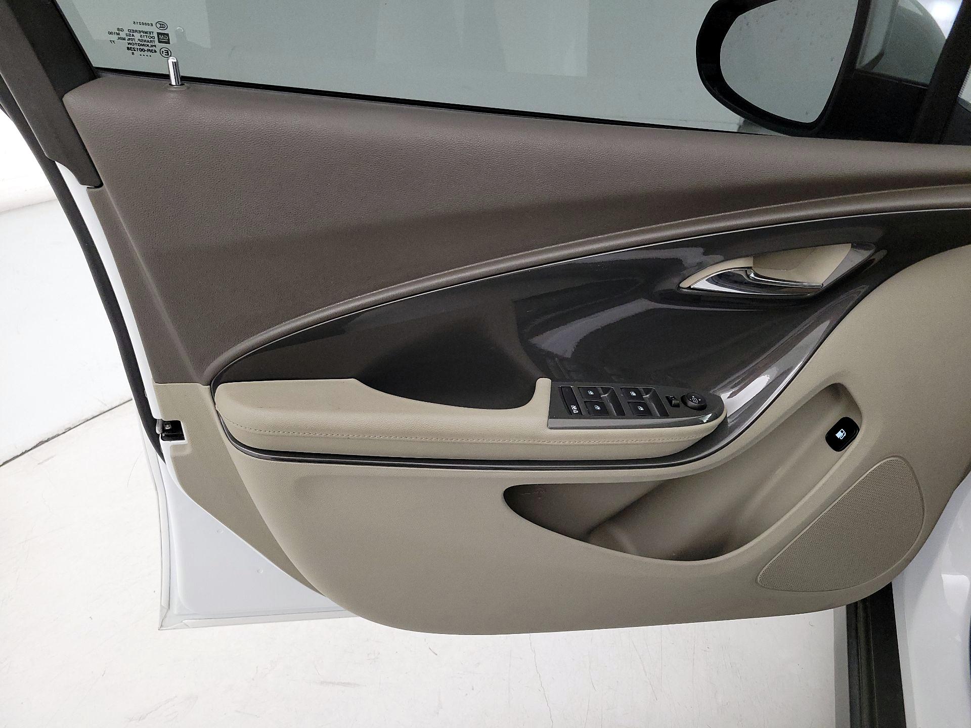 Thumbnail: 2015 Chevrolet Volt - 12